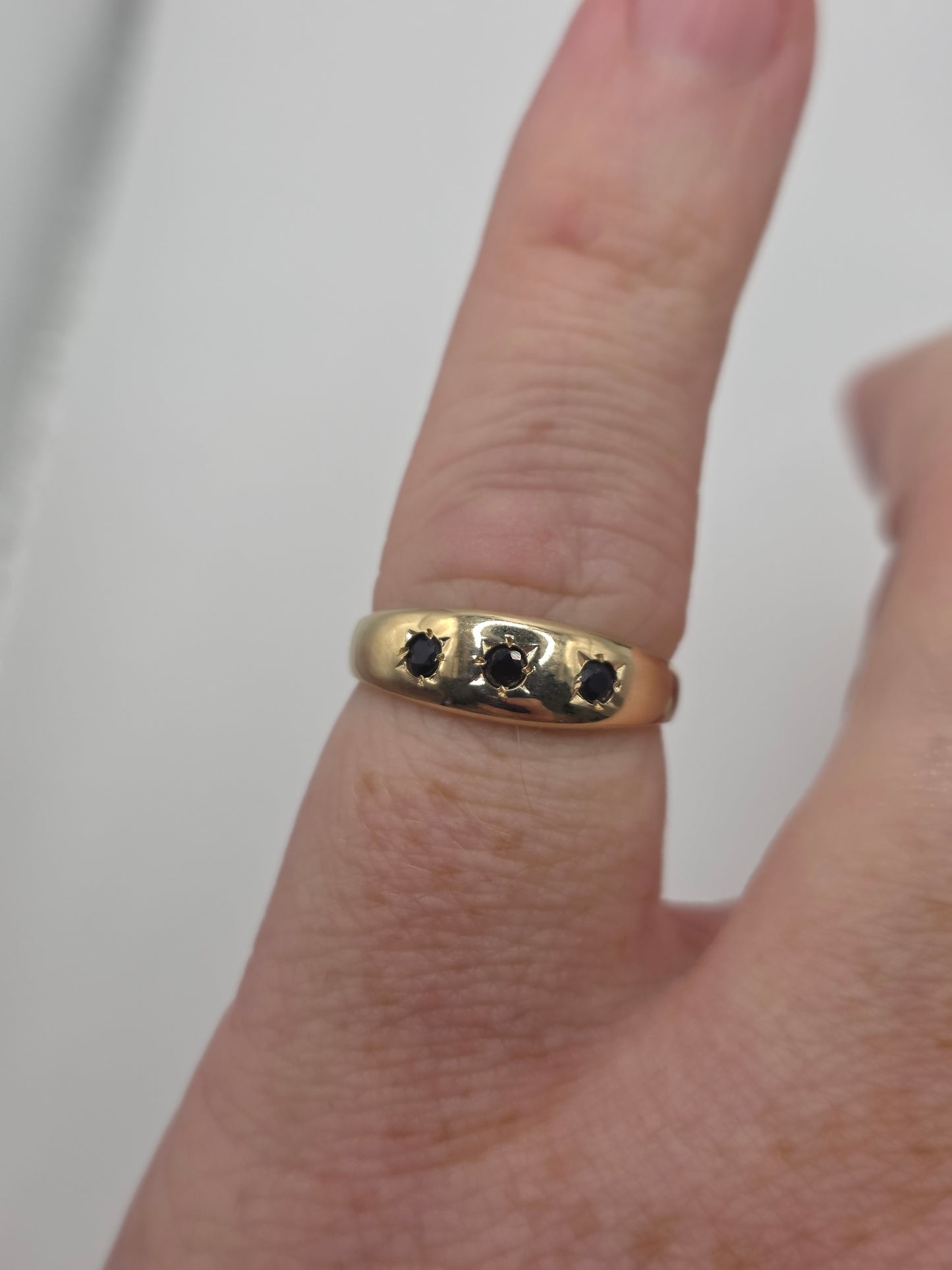 9ct gold sapphire gypsy ring