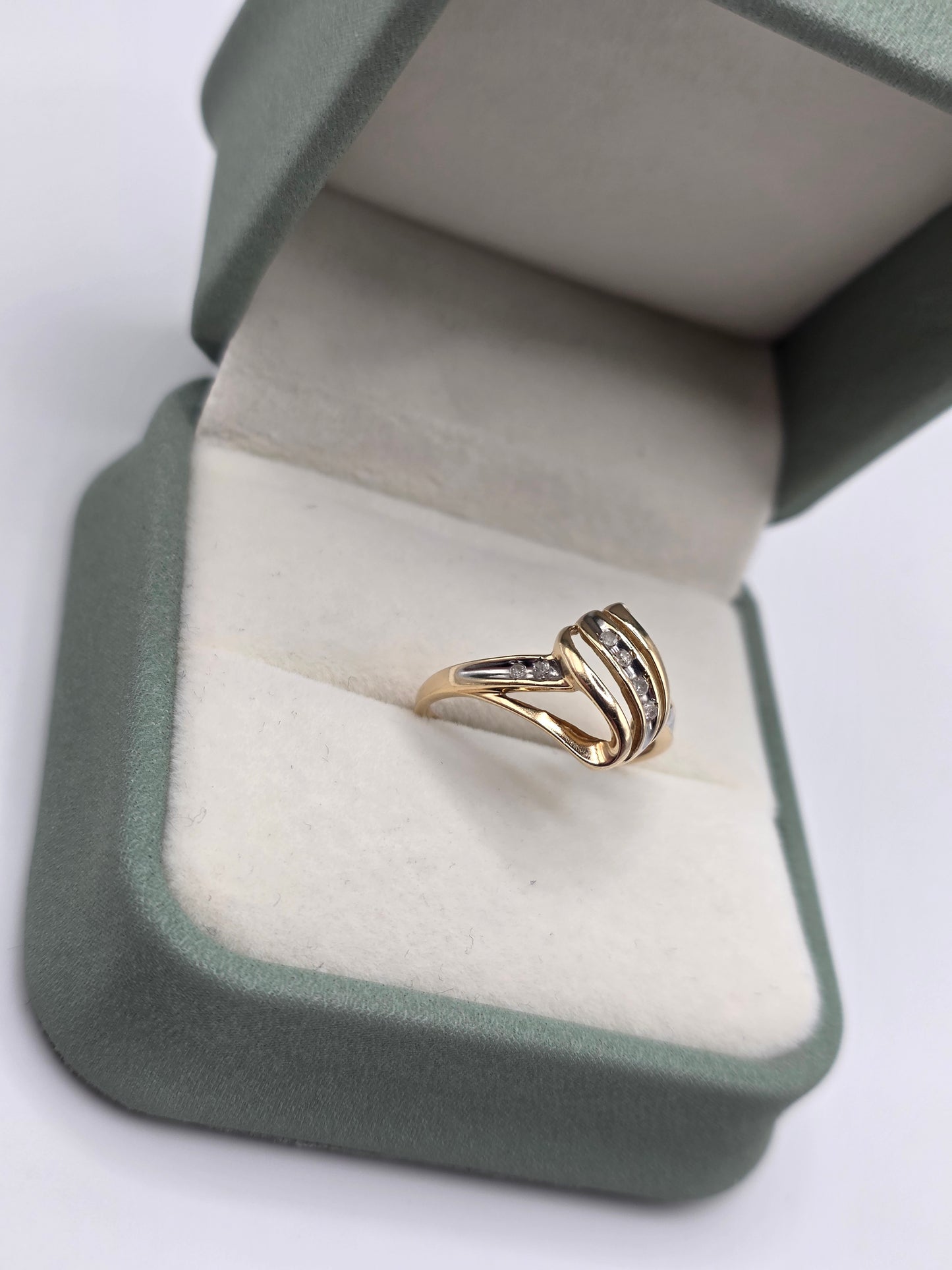 9ct gold diamond ring