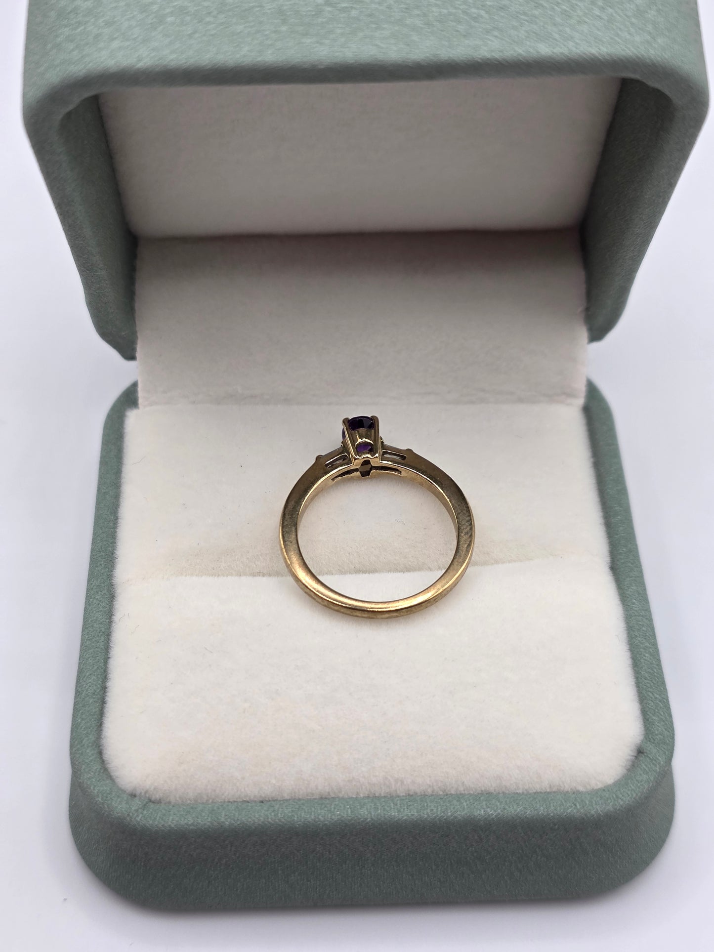 9ct gold amethyst and zirconia ring