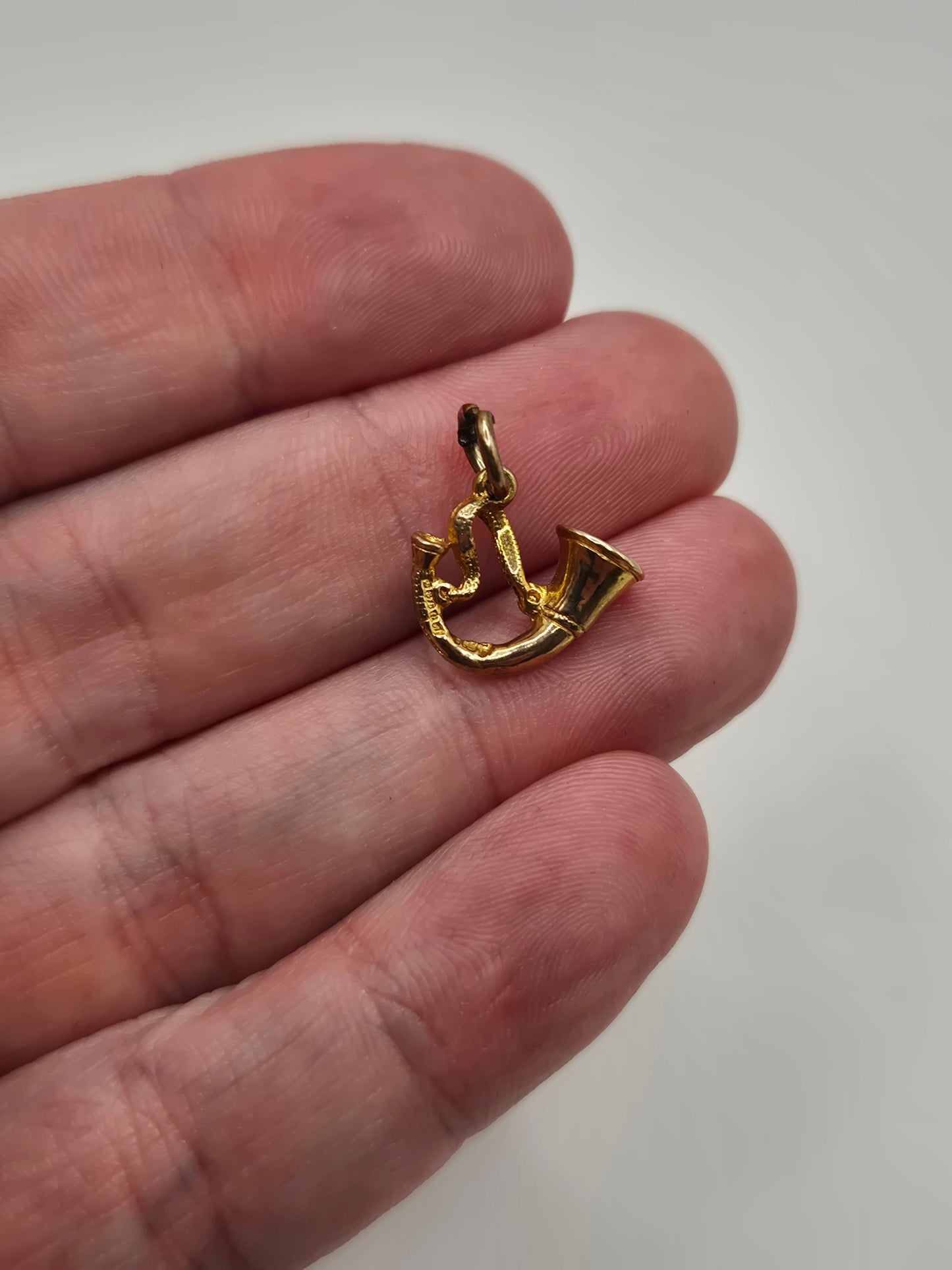 9ct gold french horn charm
