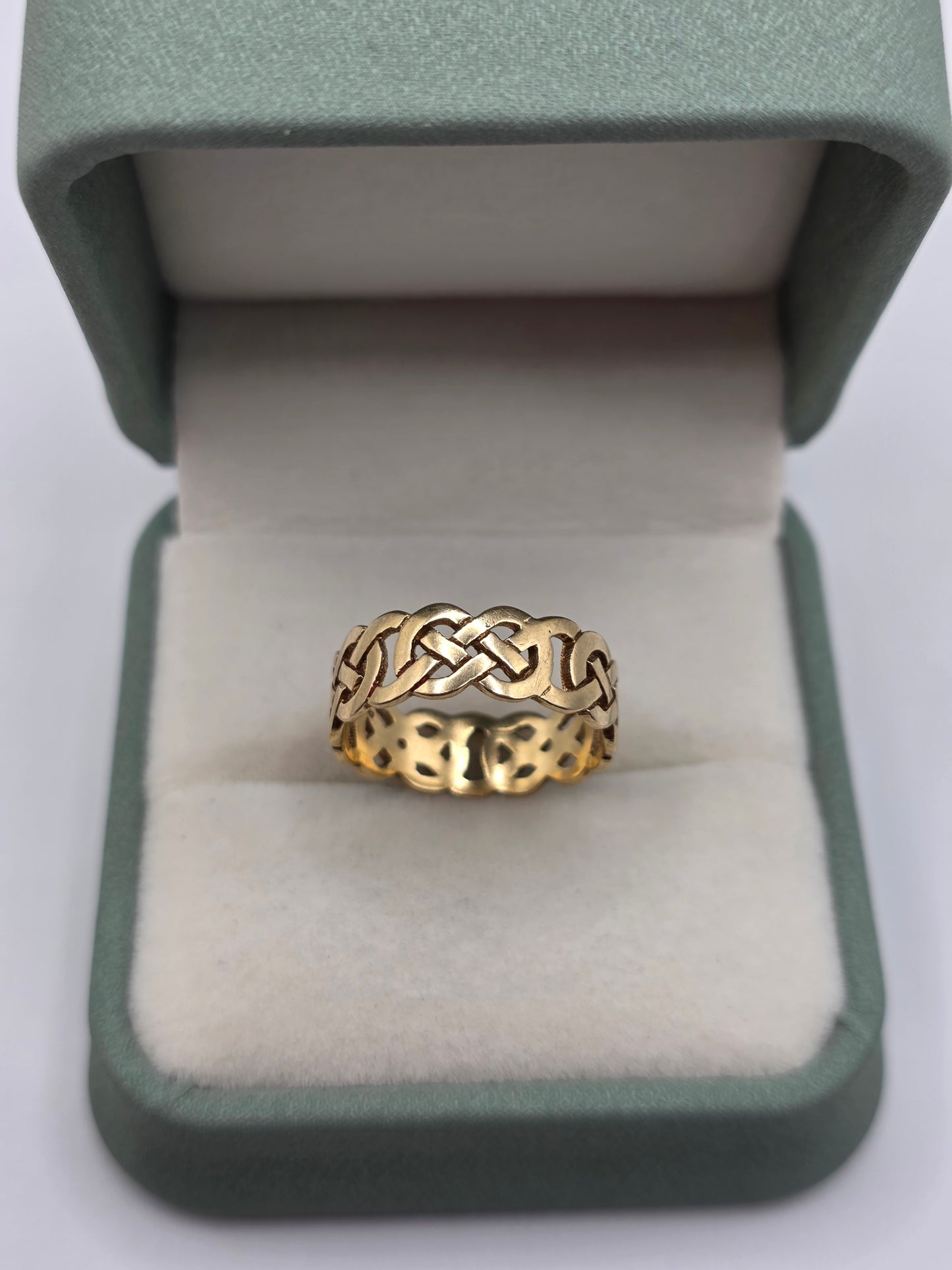 9ct gold celtic ring