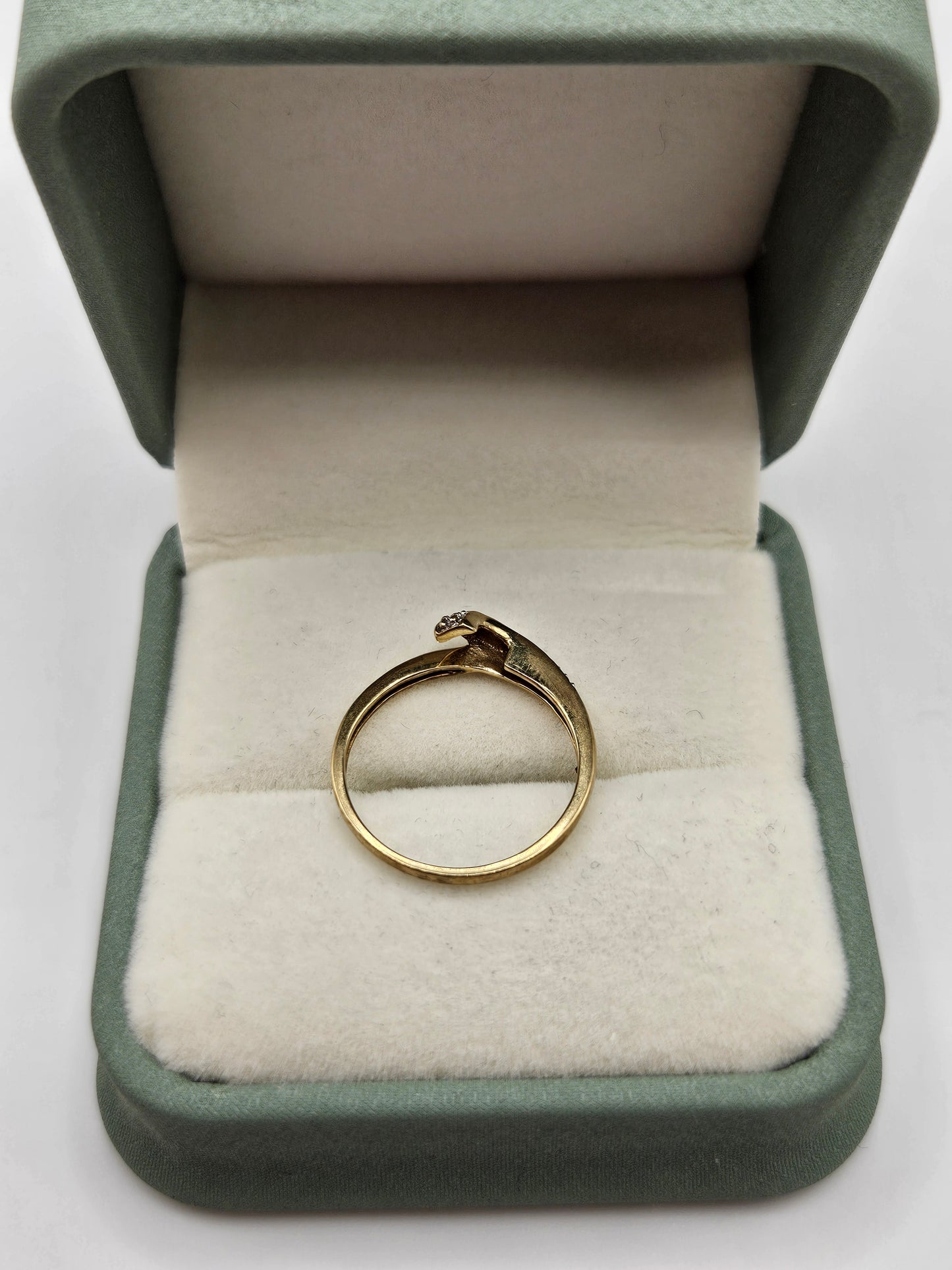 9ct gold diamond ring