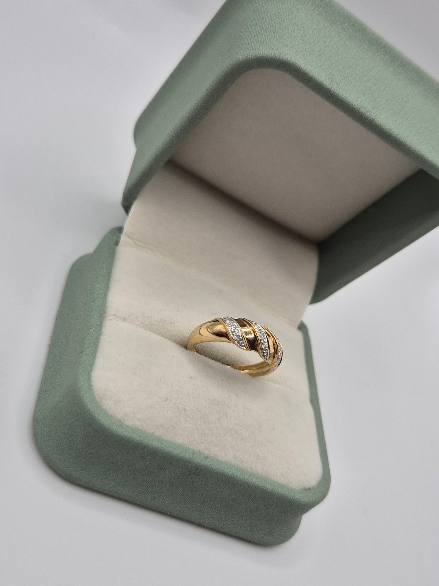 9ct gold cz croissant style ring