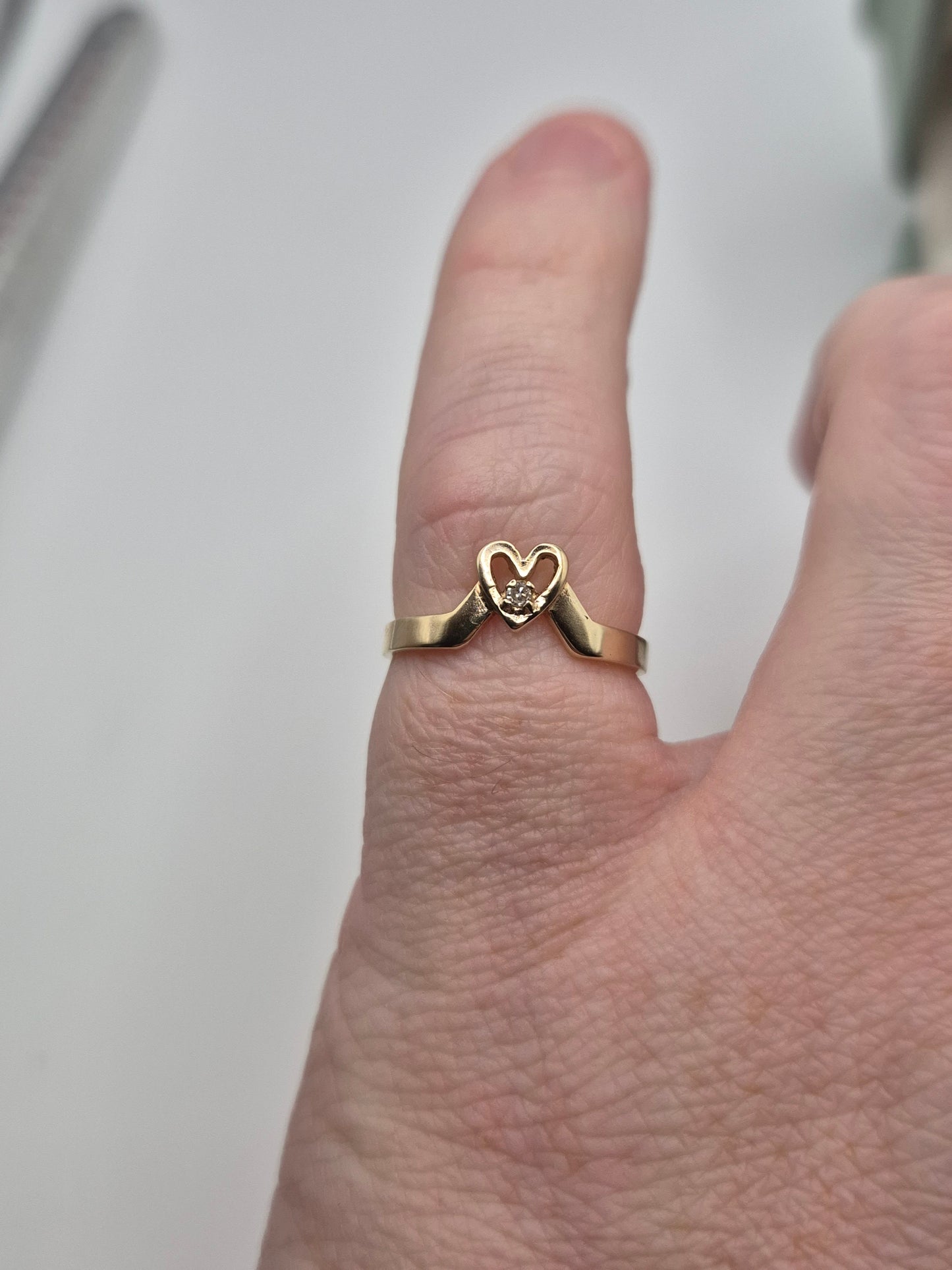 9ct gold diamond ring