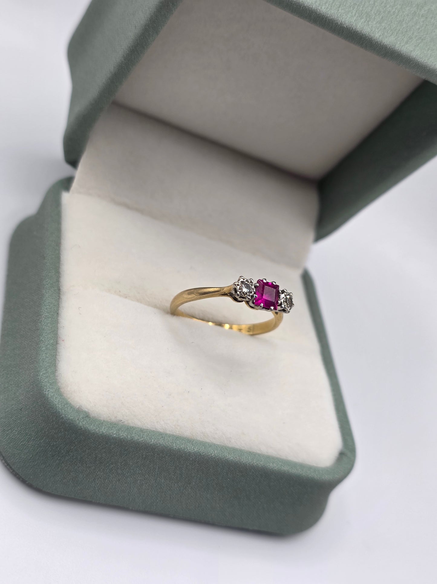 18ct gold ruby and diamond ring