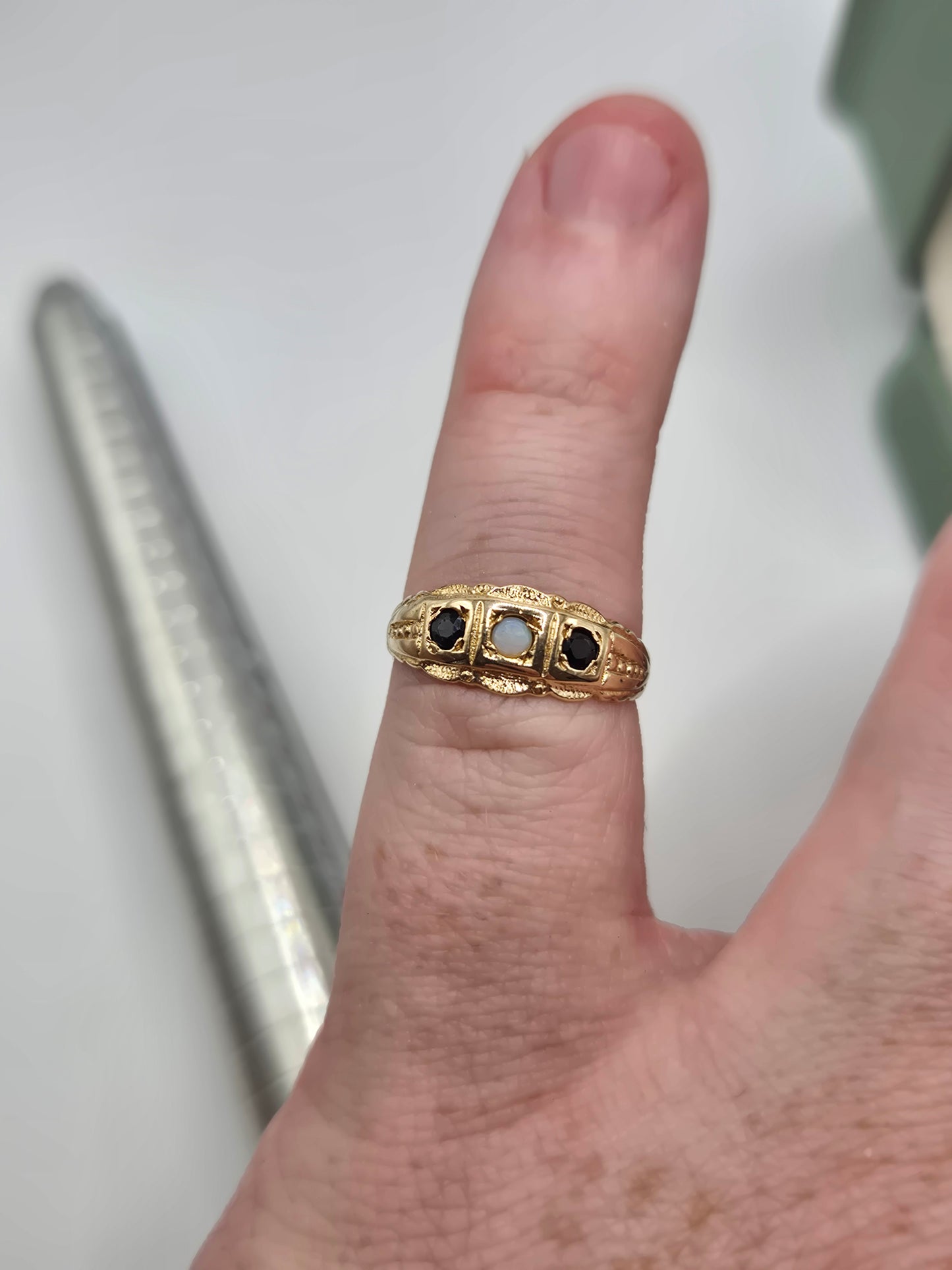 9ct gold sapphire and opal ring