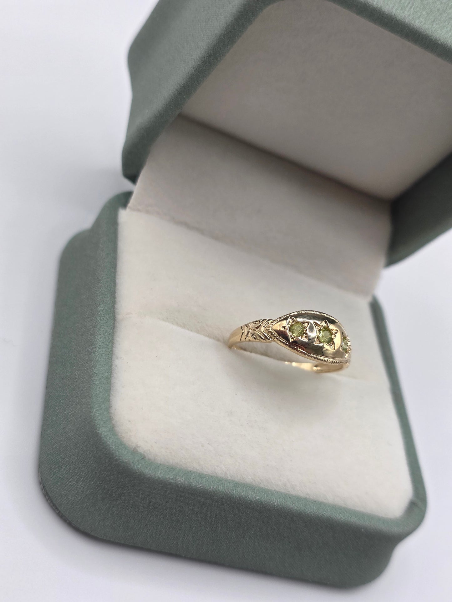9ct gold peridot gypsy ring