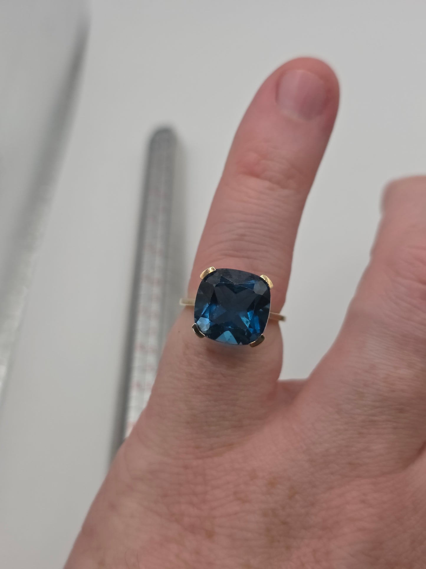 9ct gold topaz ring