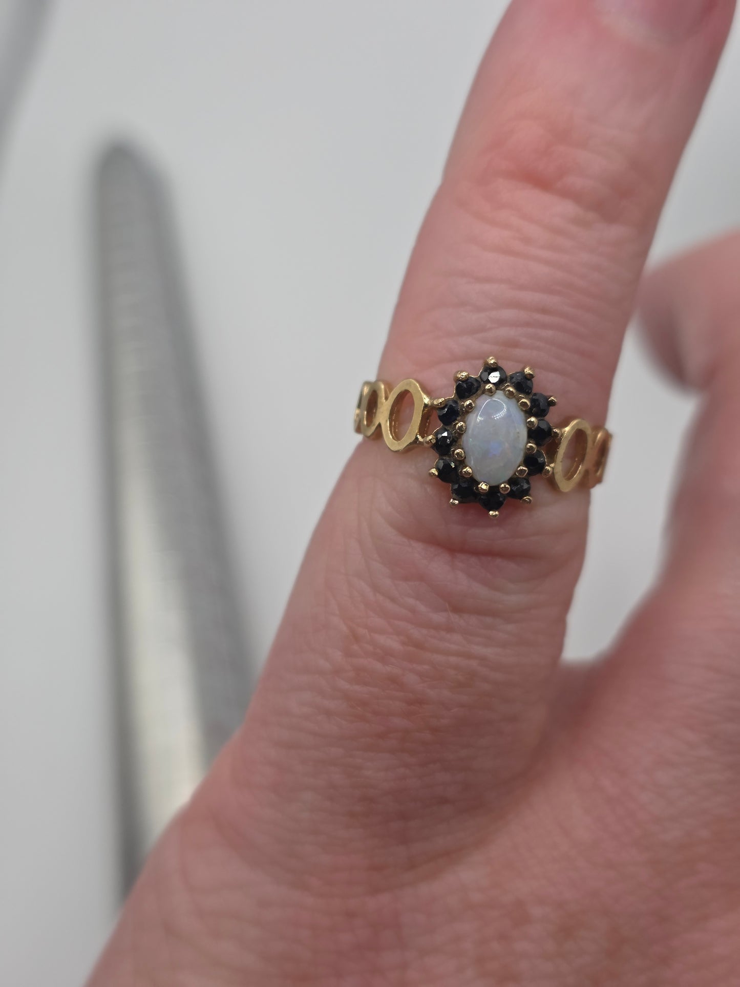9ct gold opal and sapphire ring