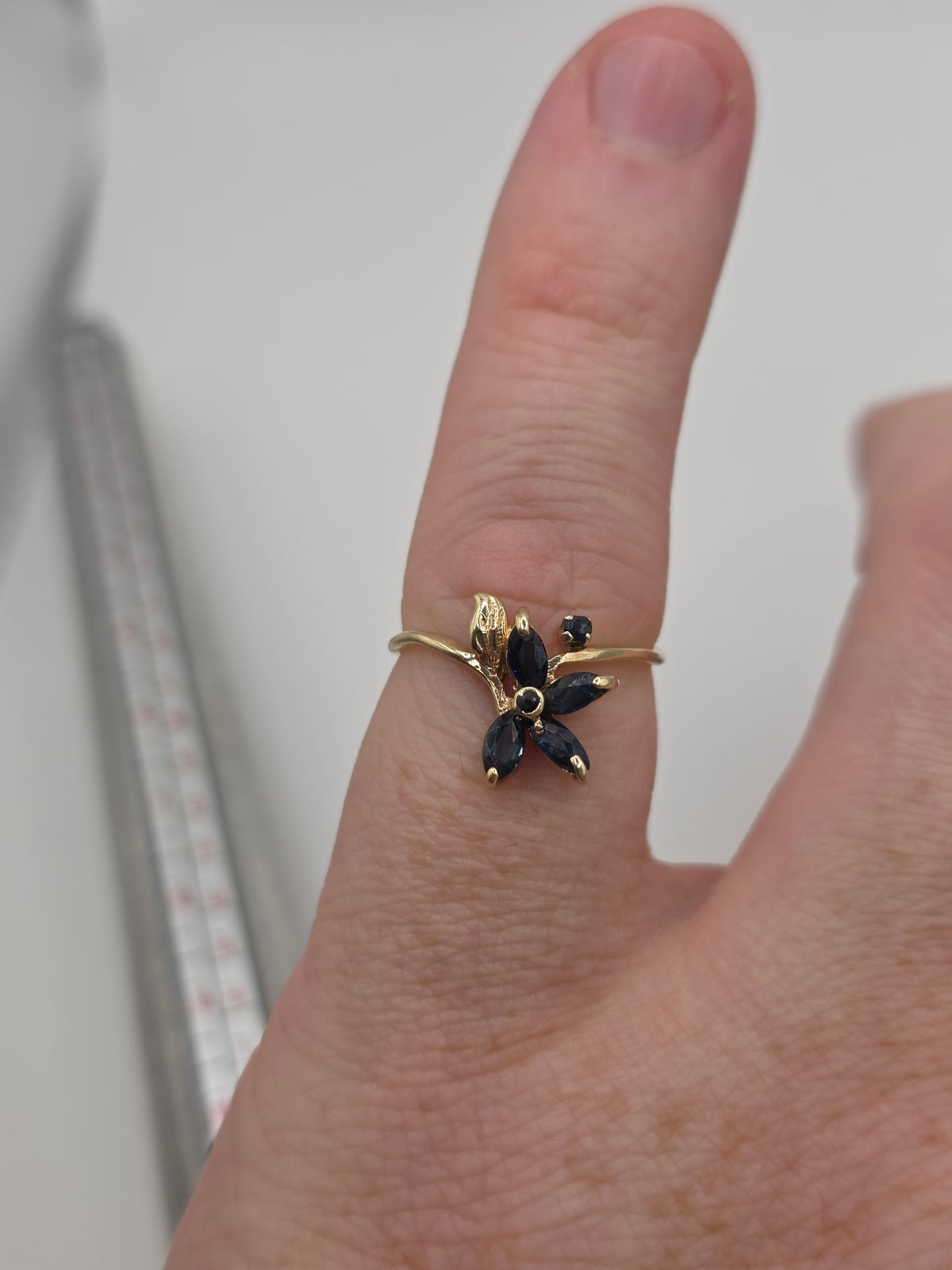 9ct gold sapphire flower ring