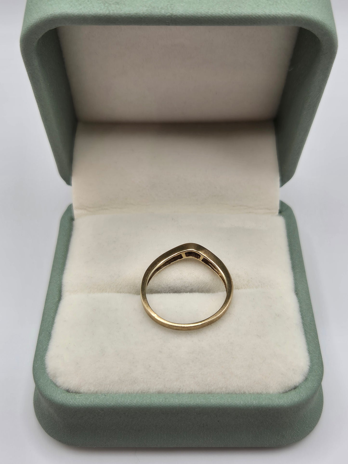 9ct gold diamond chevron ring