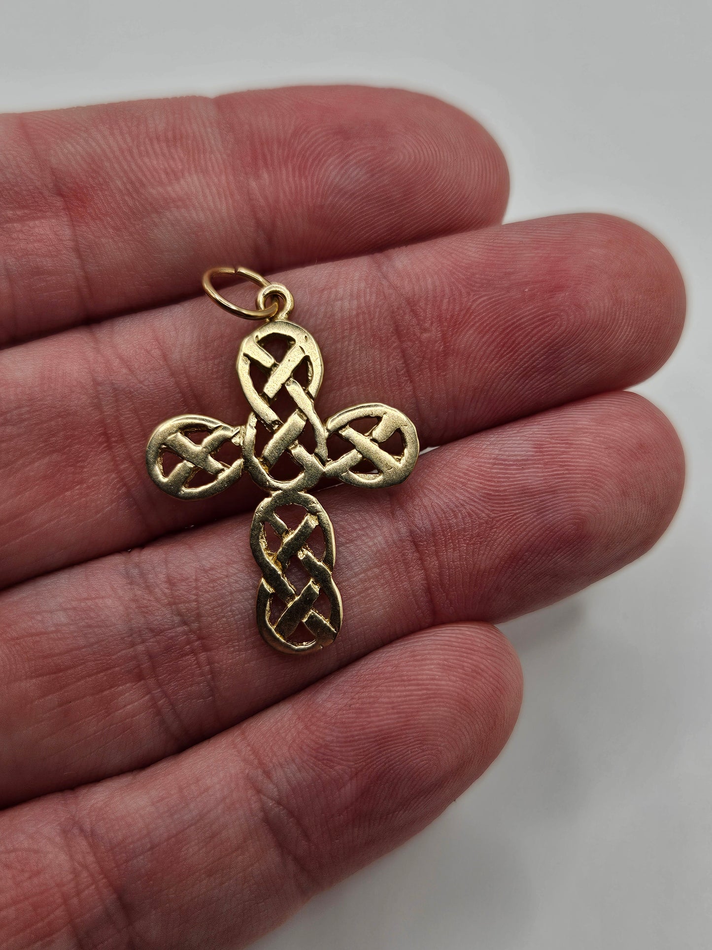 9ct gold celtic cross pendant