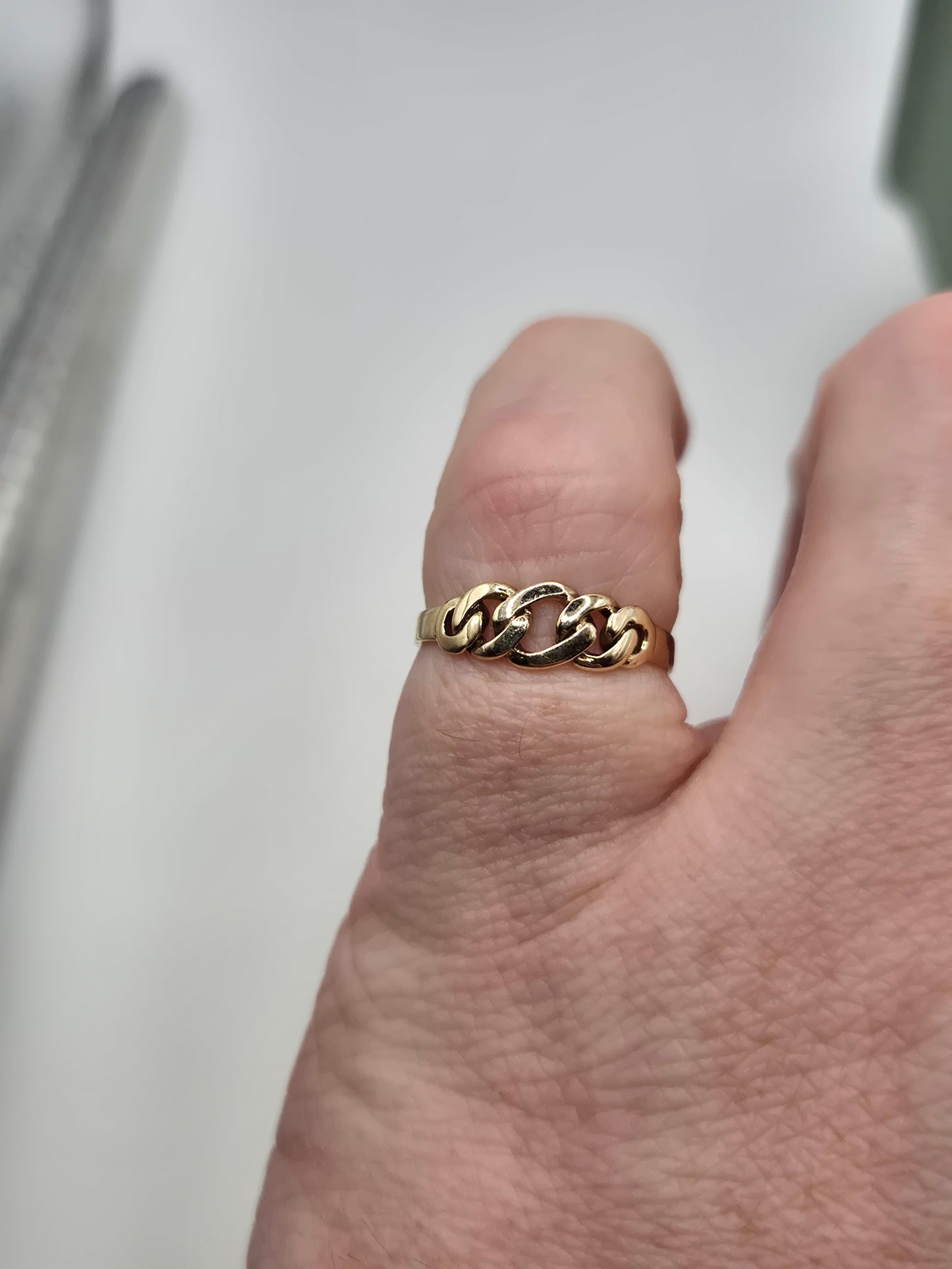 9ct gold celtic ring