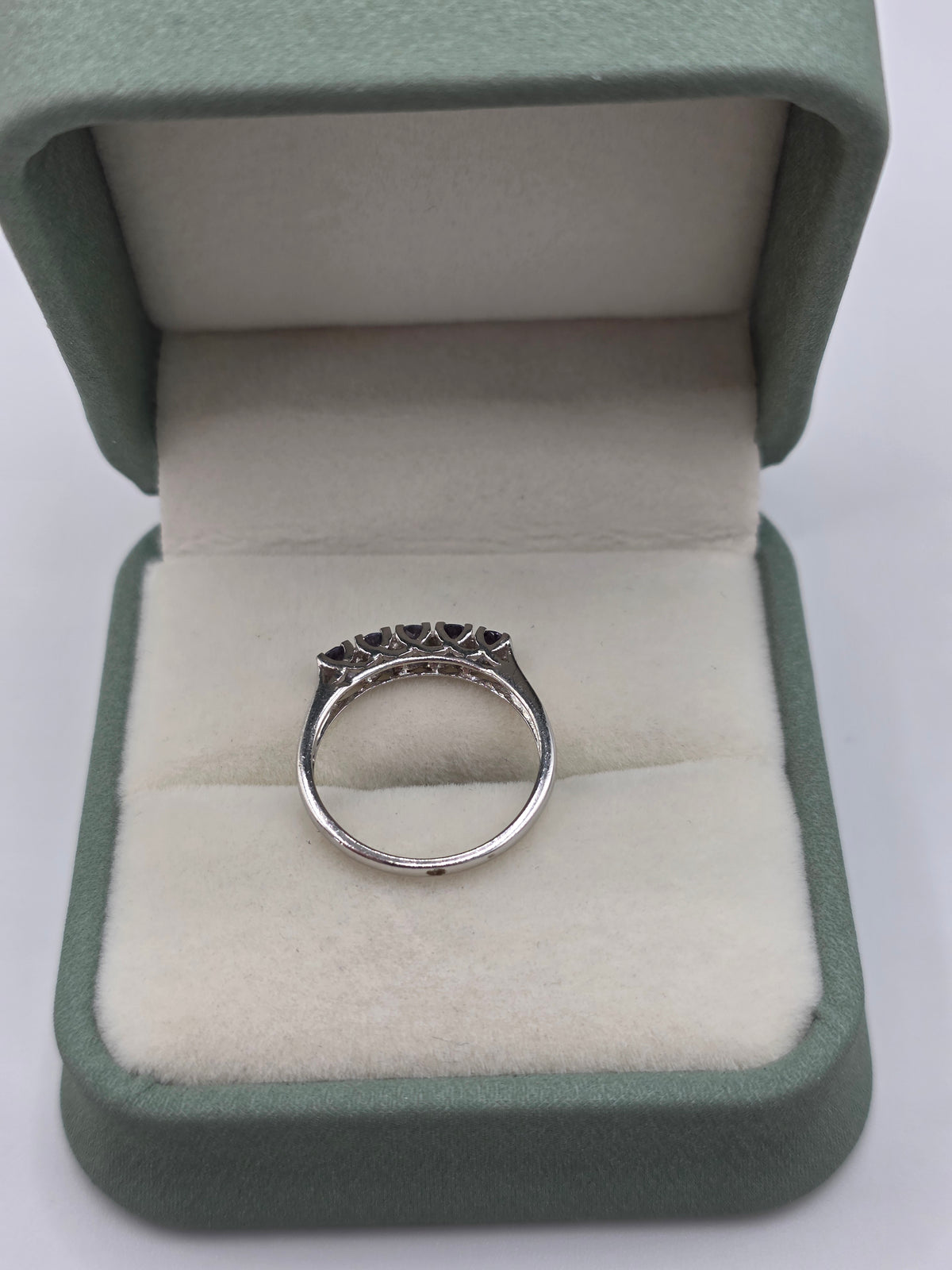 9ct white gold green tourmaline ring