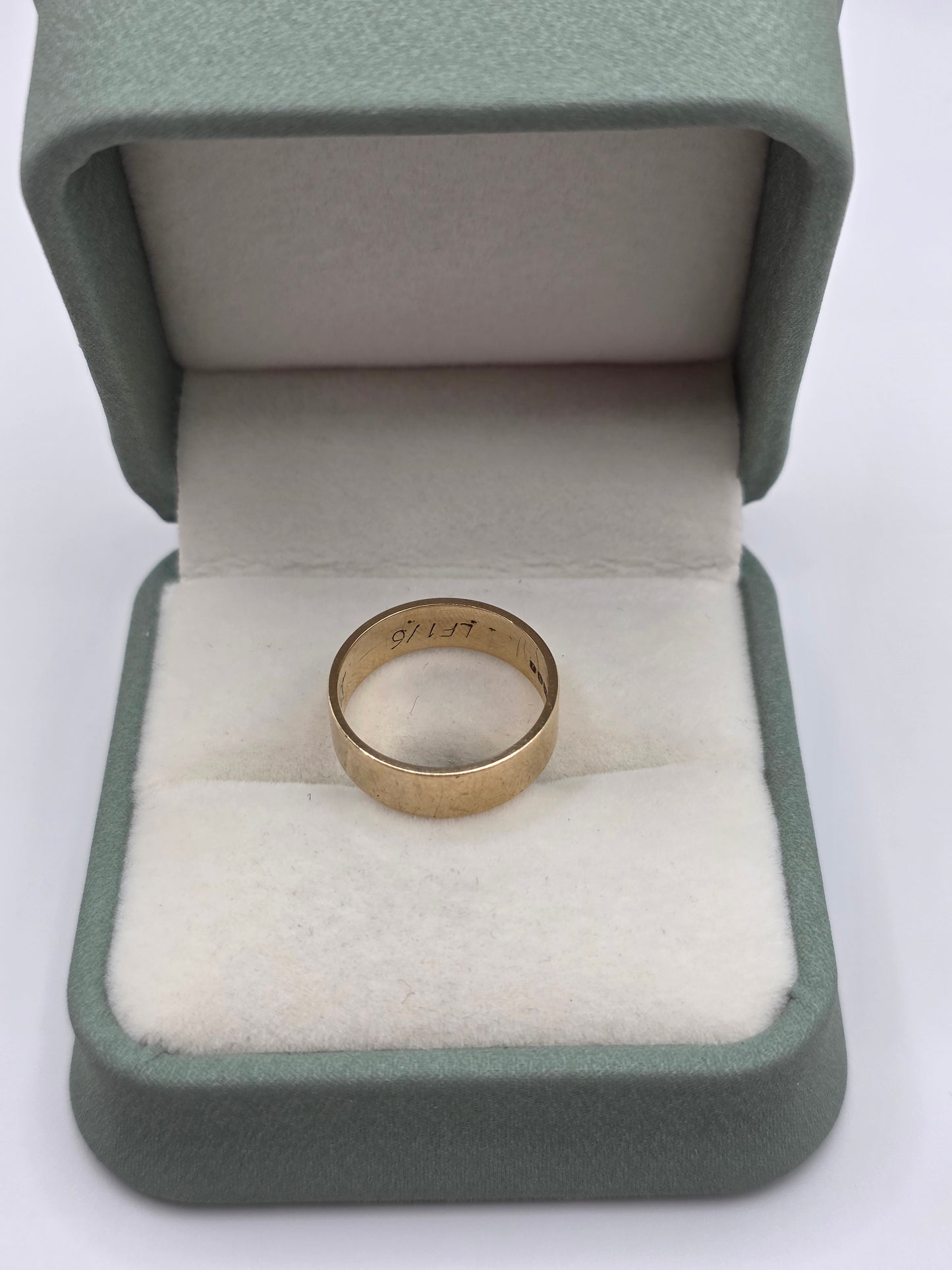9ct gold band ring