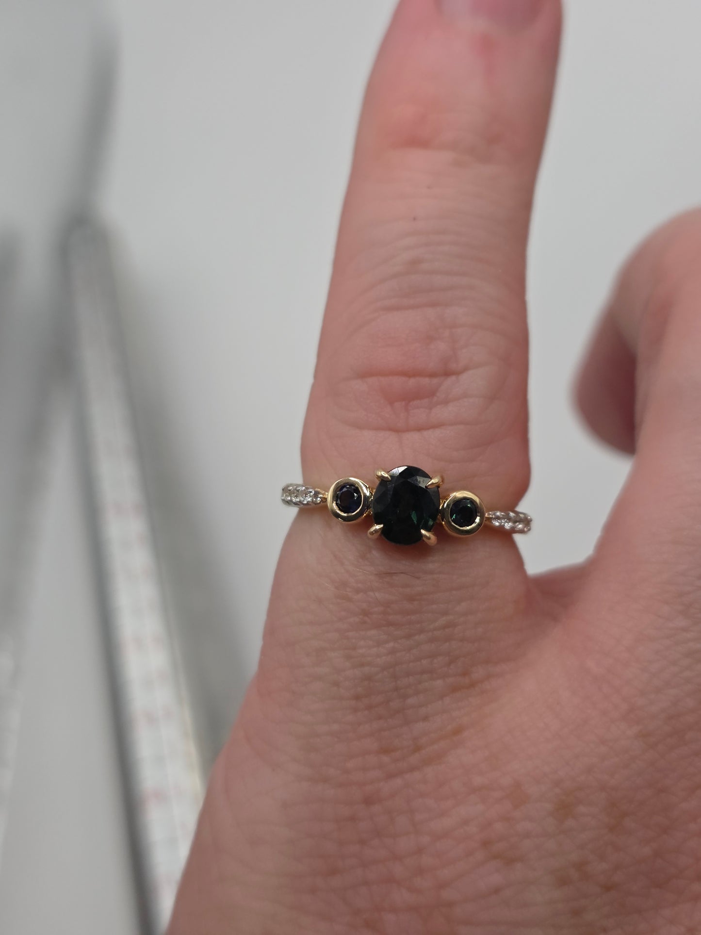 9ct gold spinel ring