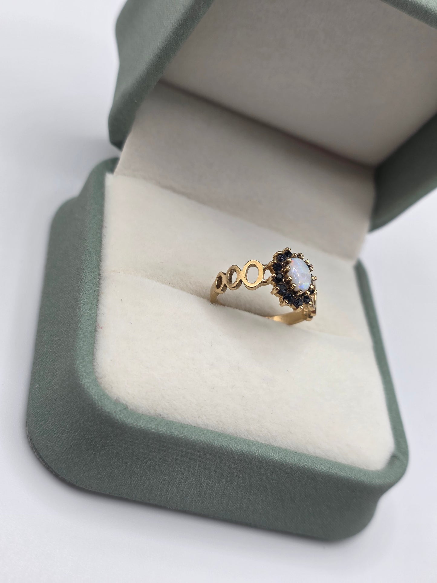 9ct gold opal and sapphire ring