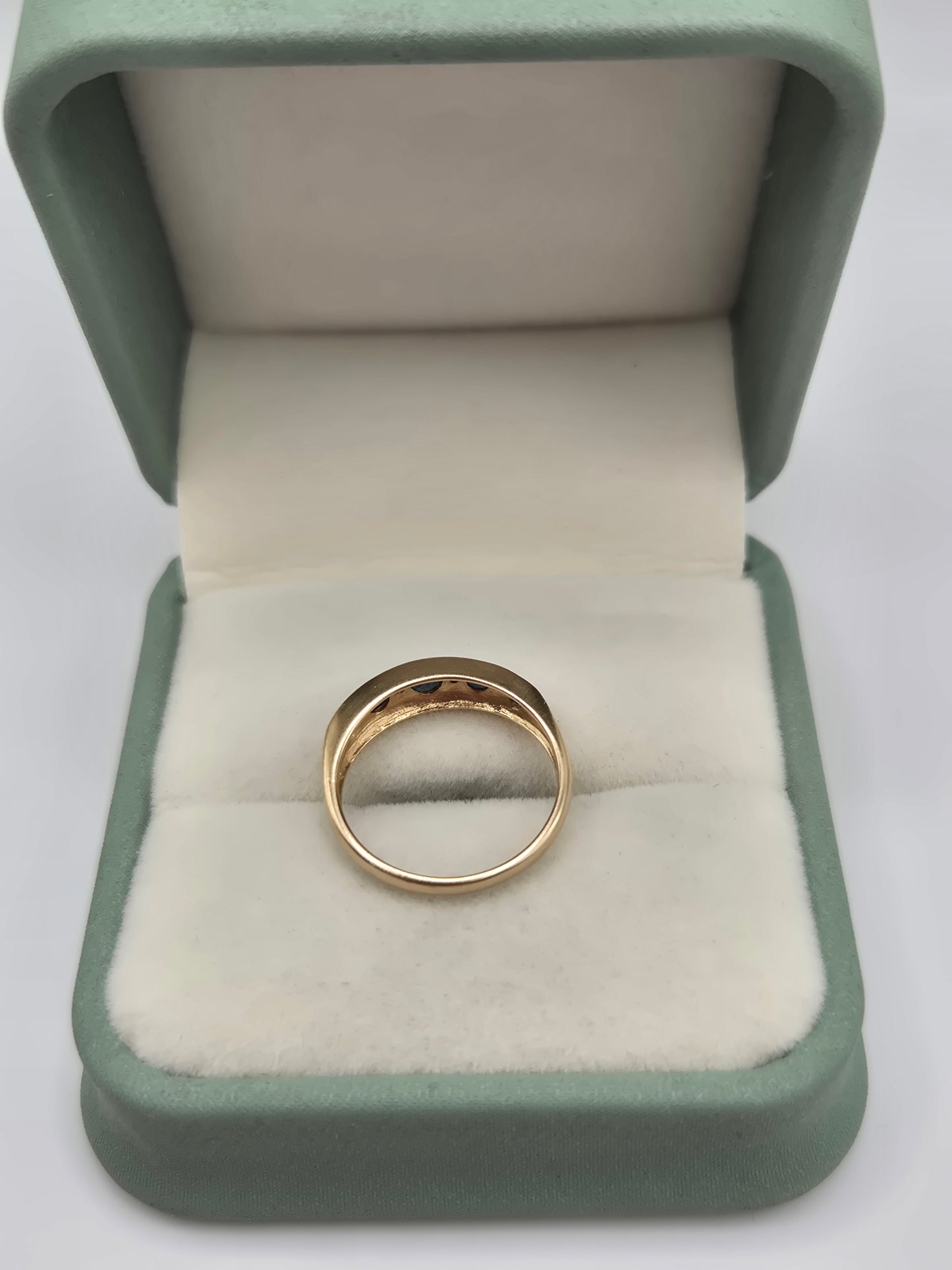 9ct gold sapphire and diamond ring