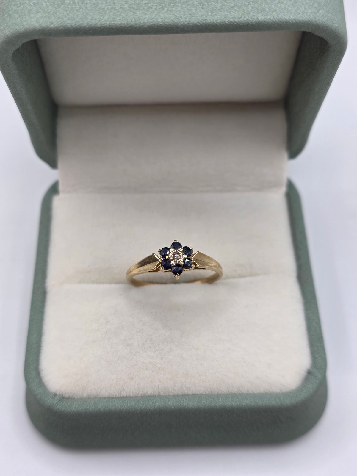 9ct gold sapphire and diamond ring