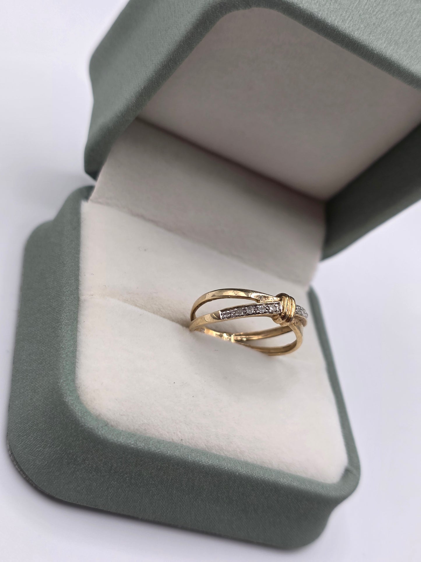 9ct gold diamond ring