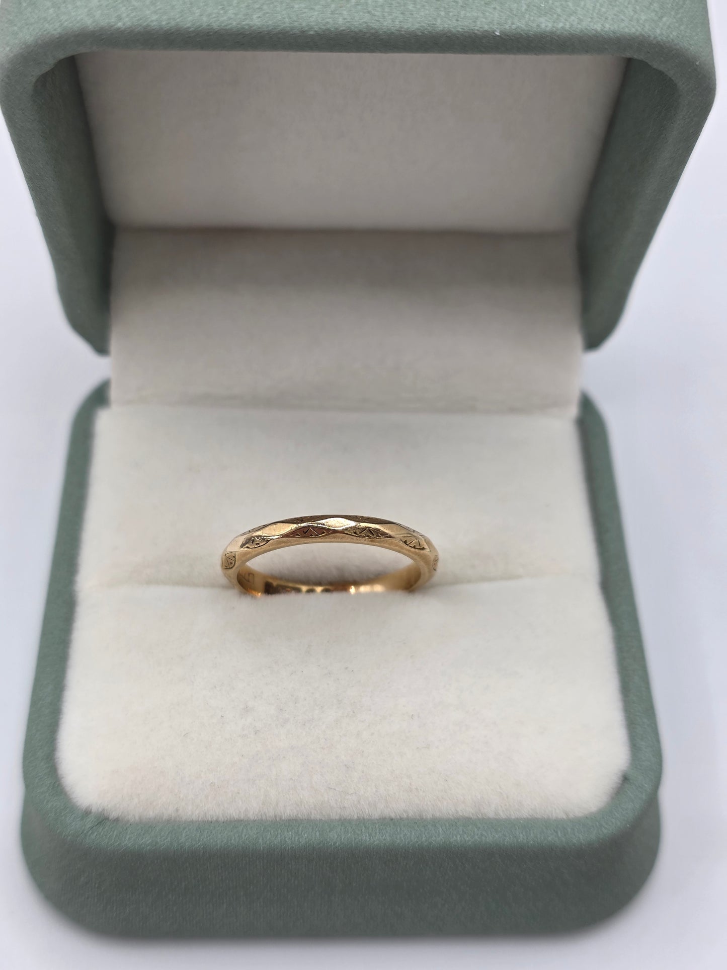 9ct gold ring
