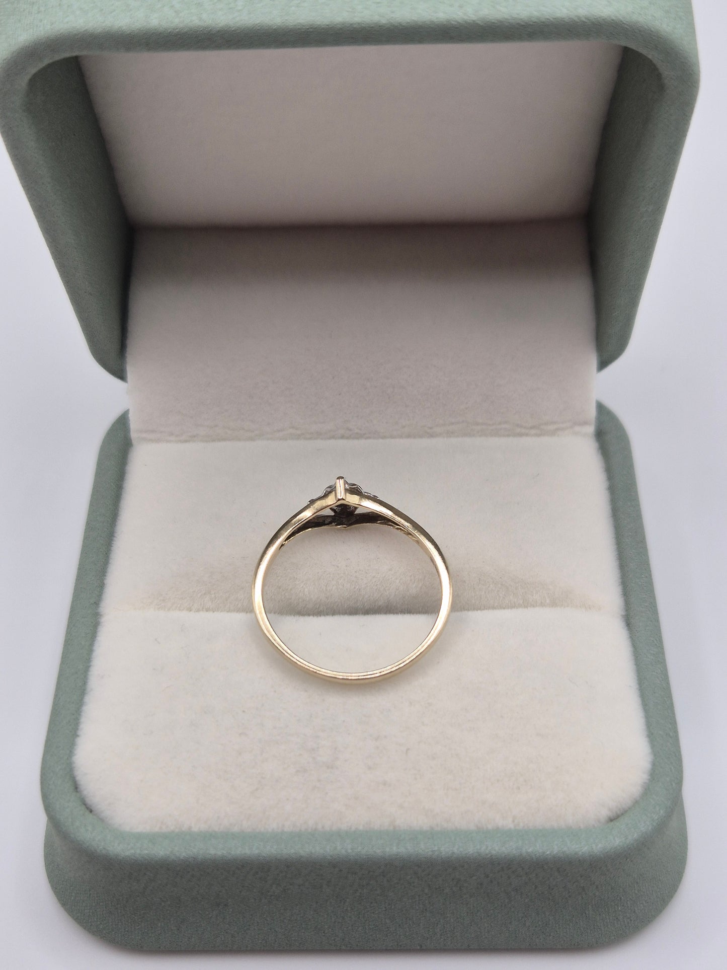 9ct gold diamond ring