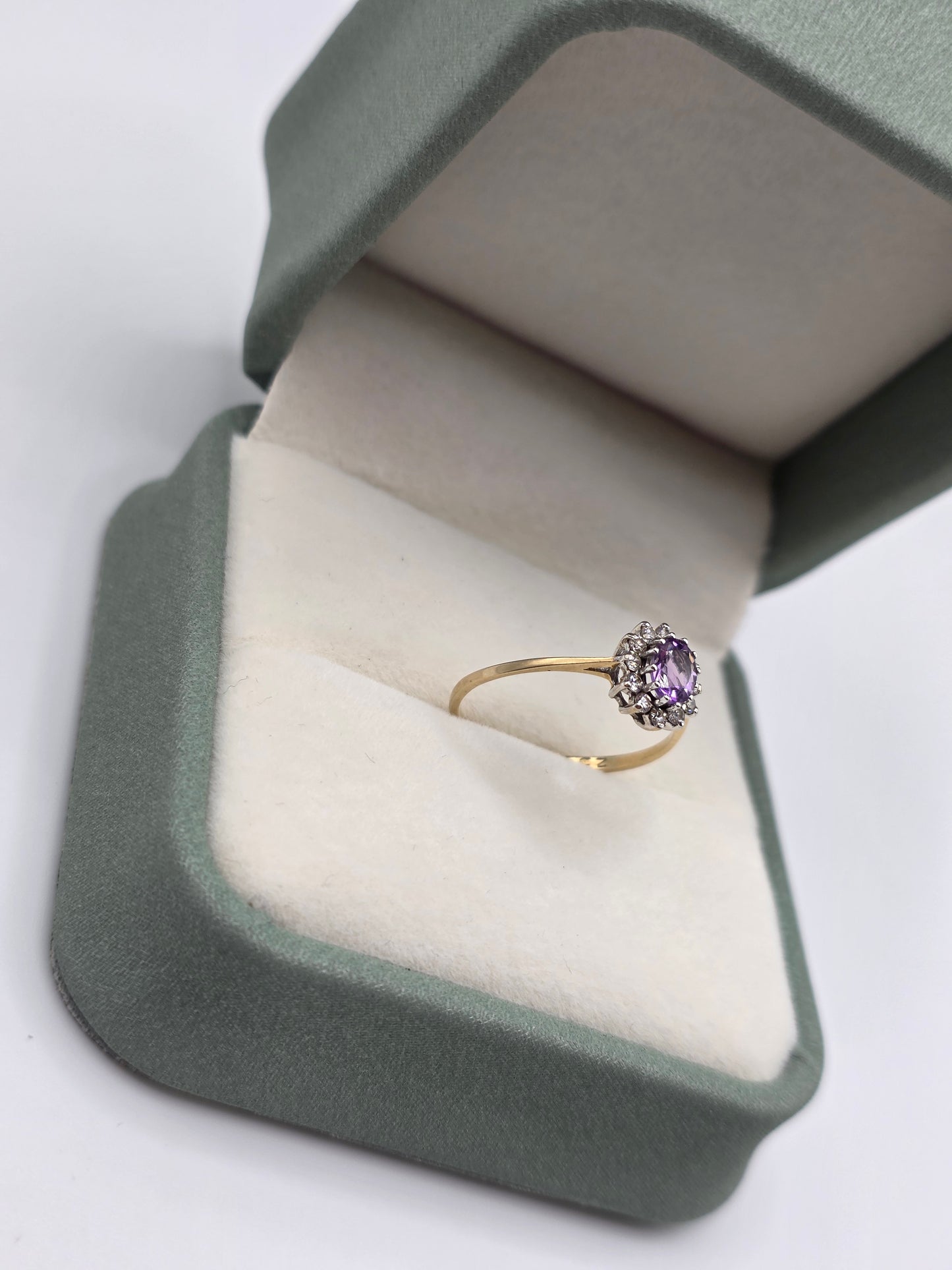 9ct gold amethyst and cz ring