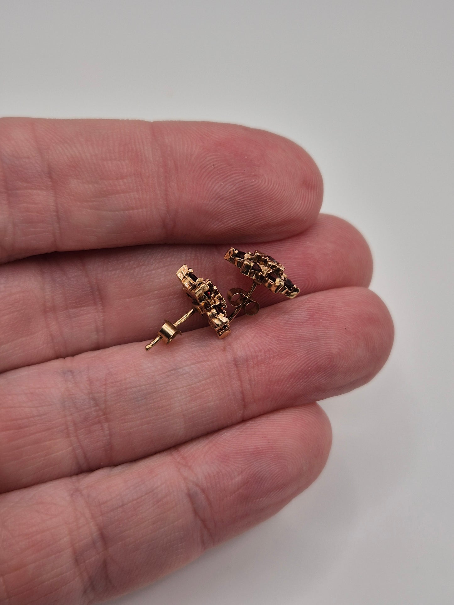 9ct gold garnet earrings