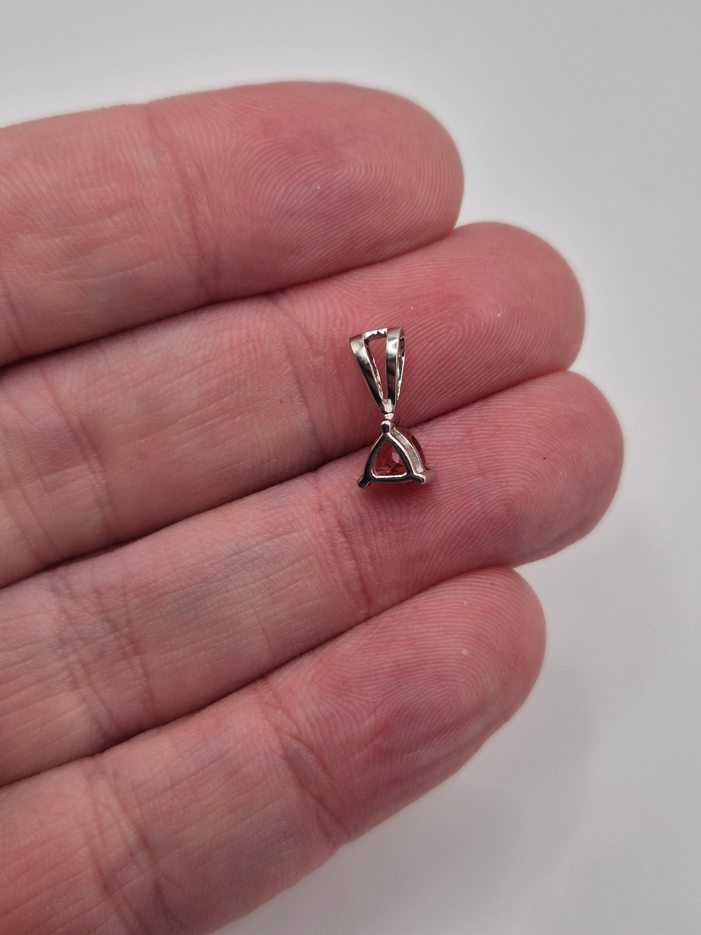 9ct white gold tourmaline pendant