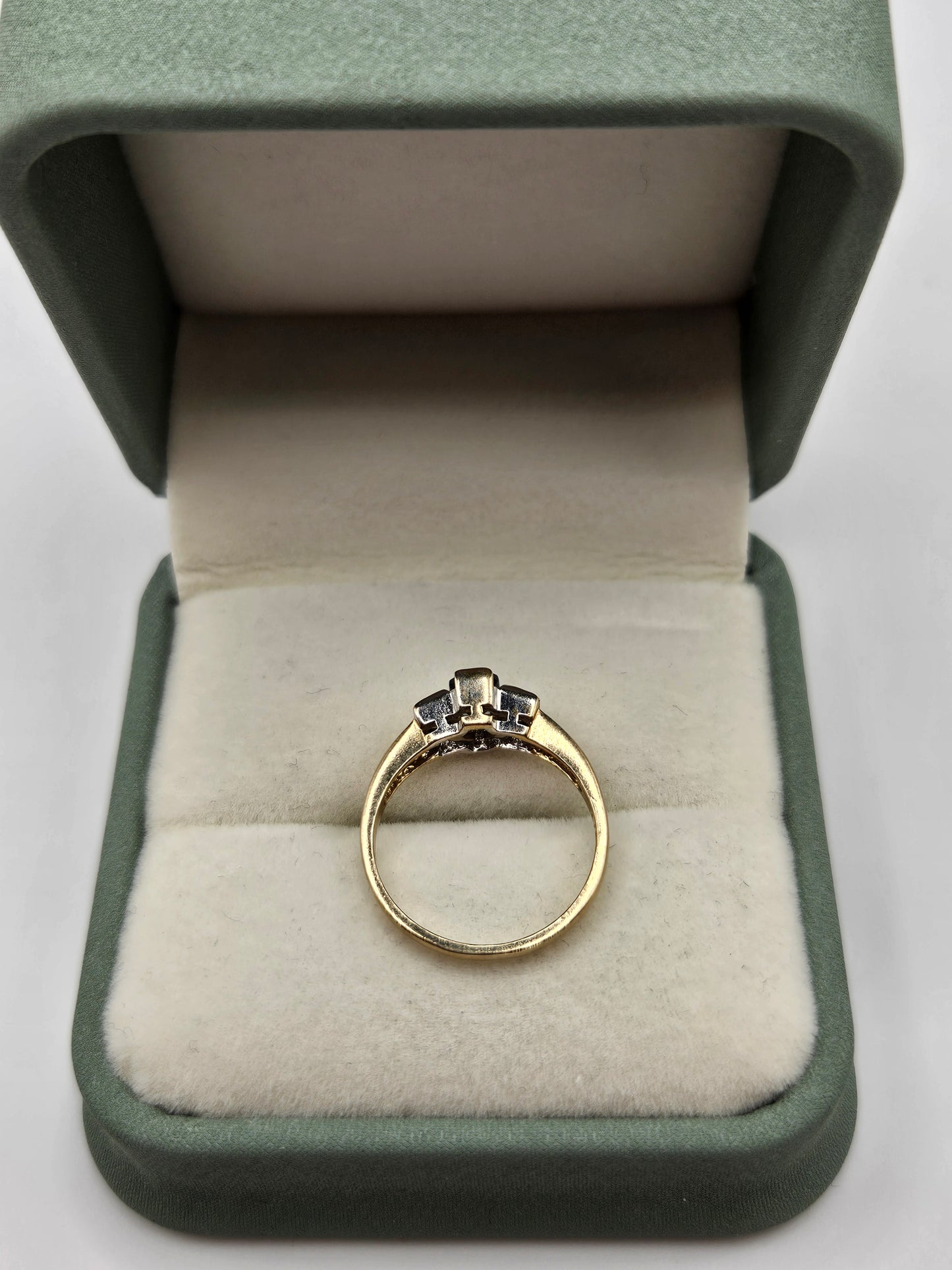 9ct gold topaz and cz ring