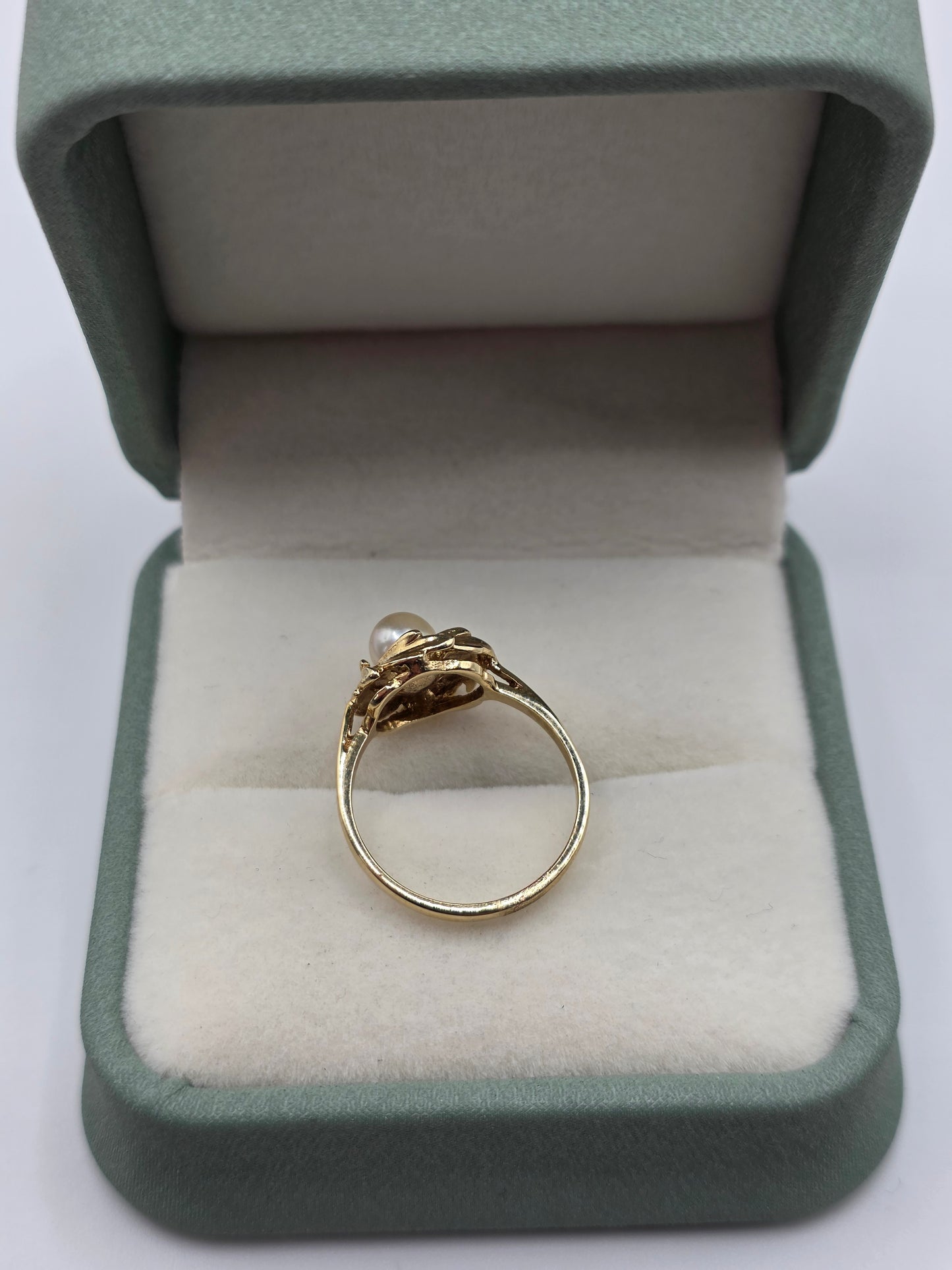 9ct gold pearl ring