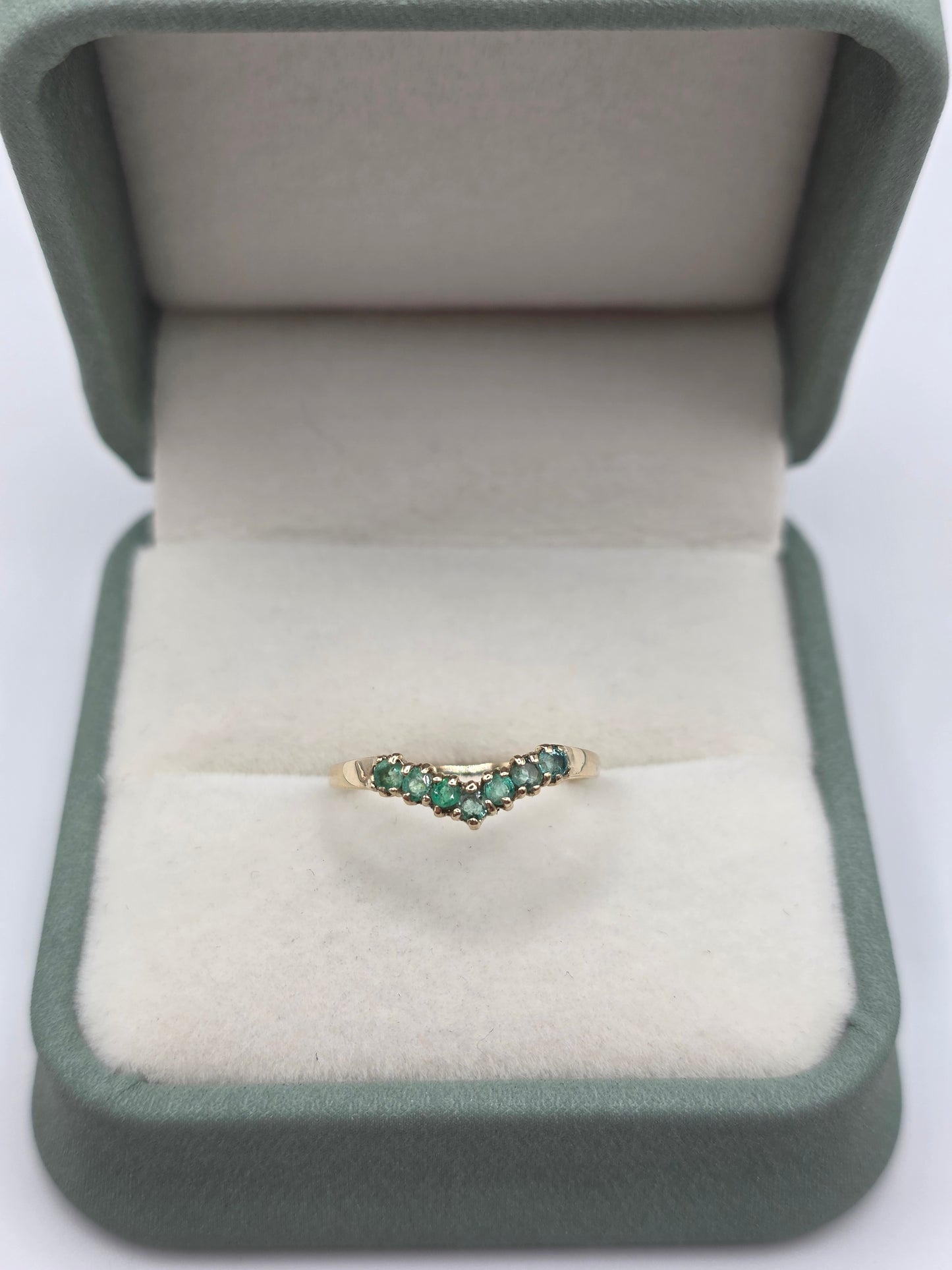 9ct gold emerald wishbone ring