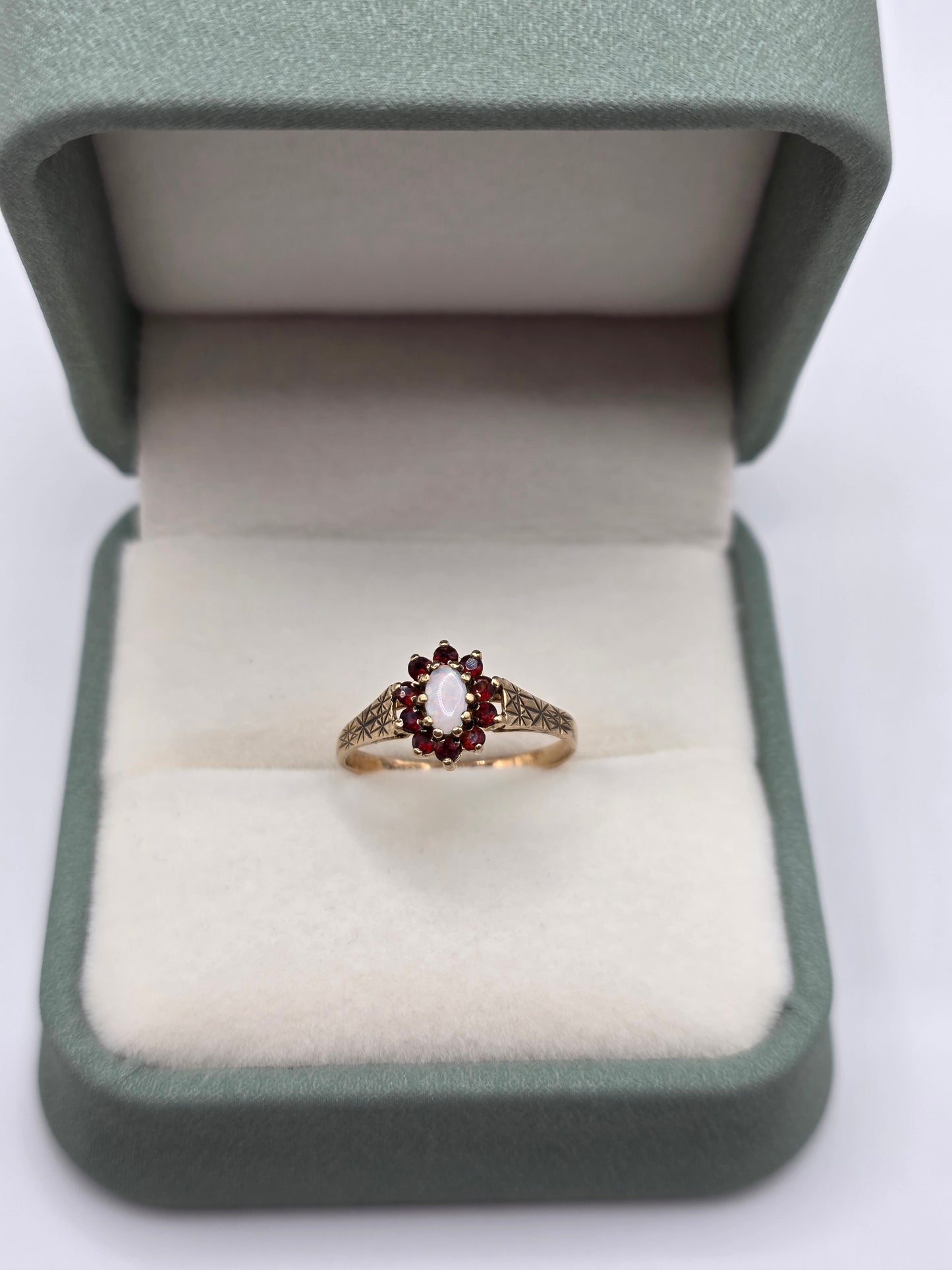 9ct gold opal and garnet ring