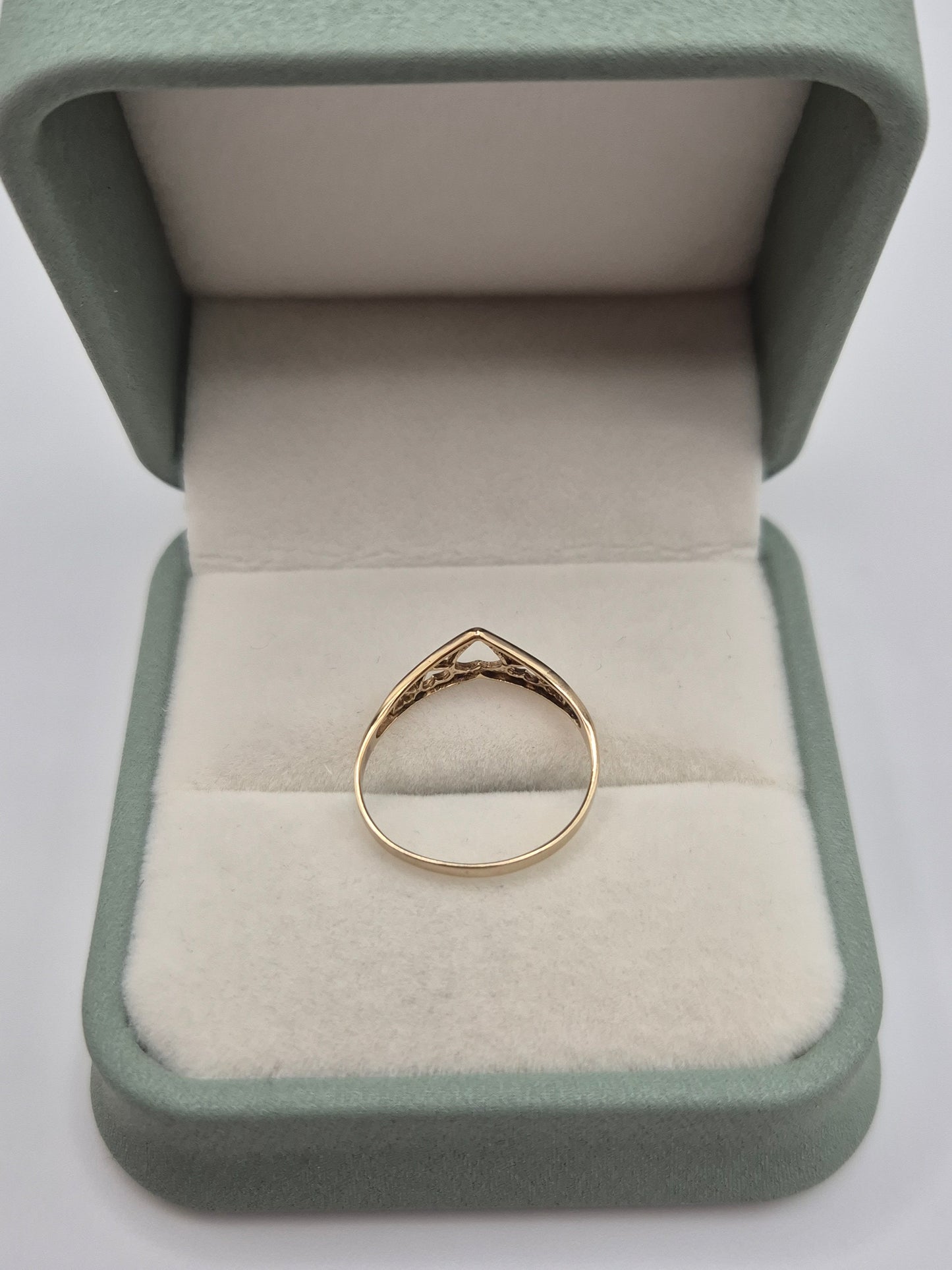 9ct gold heart wishbone ring