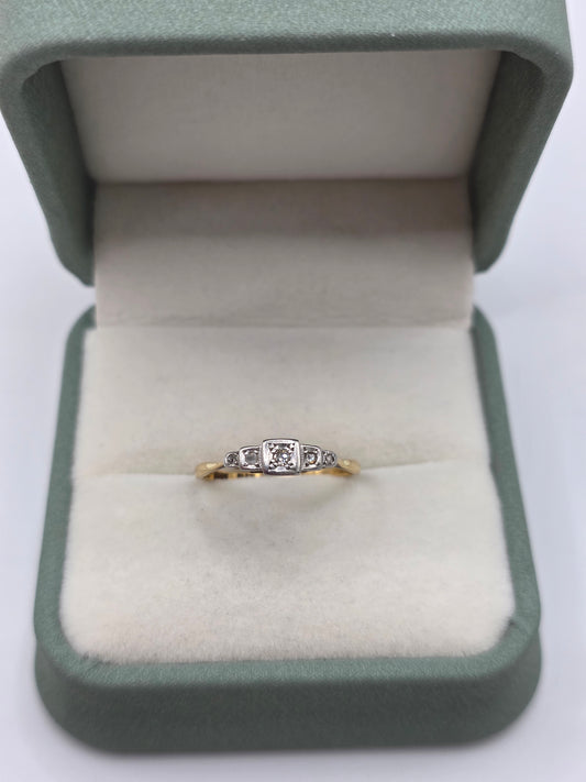 Art Decor 18ct gold diamond ring