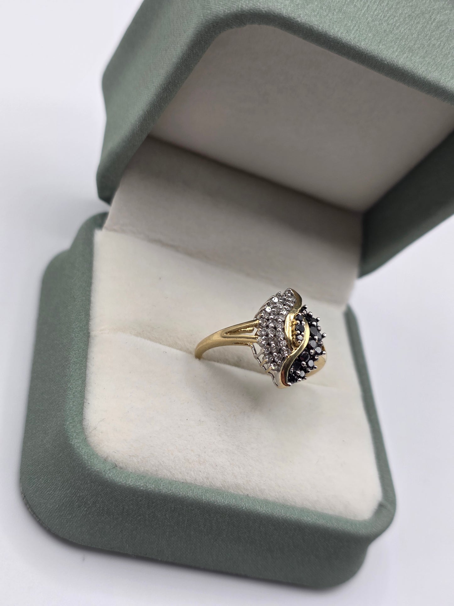 9ct gold diamond ring