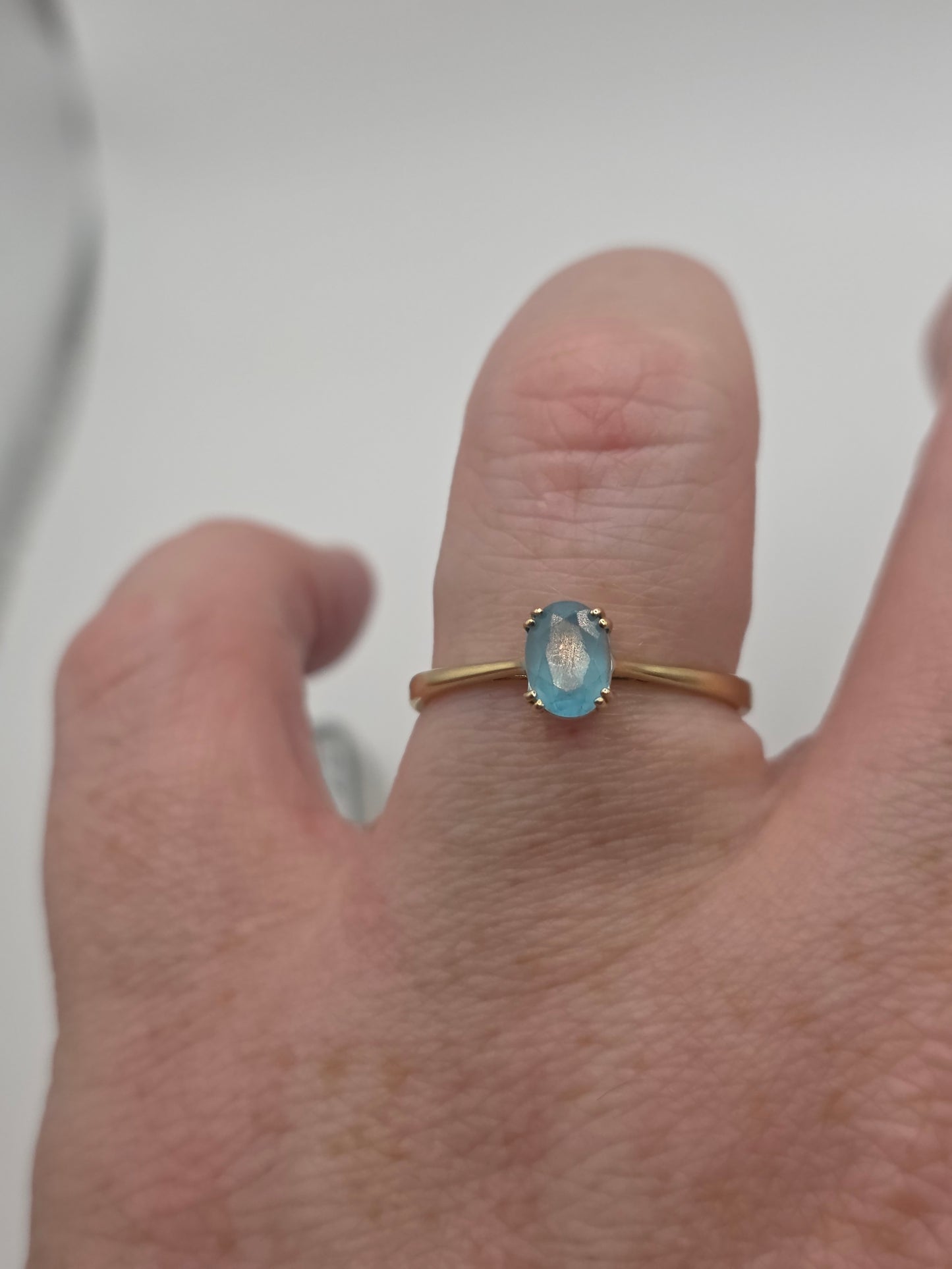 9ct gold blue apatite ring