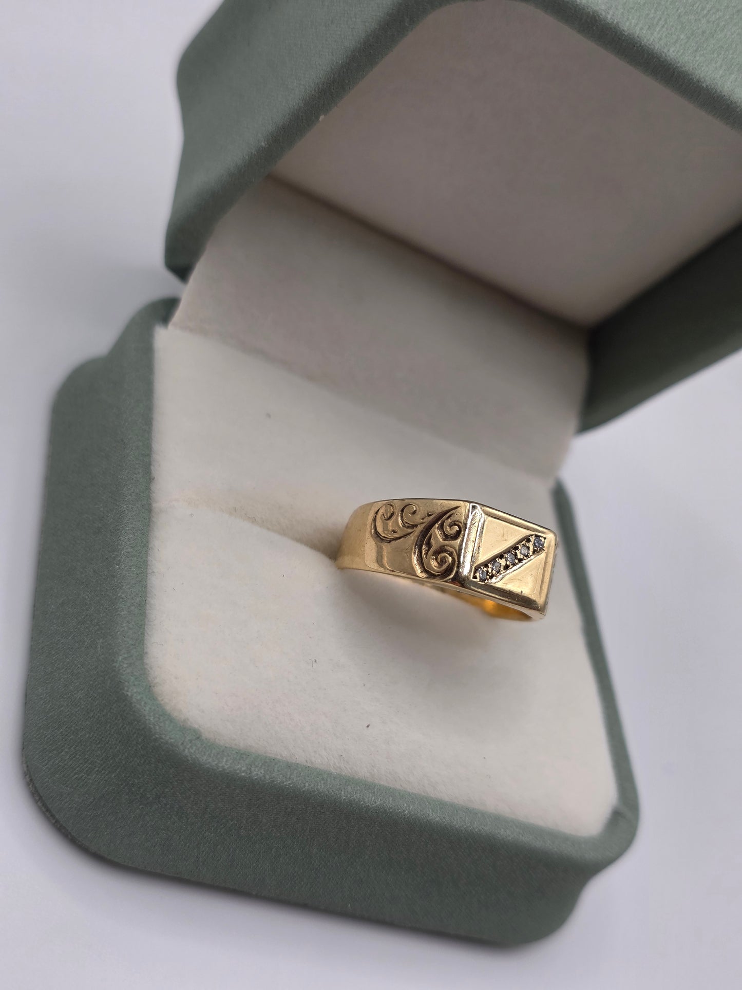 9ct gold diamond signet ring