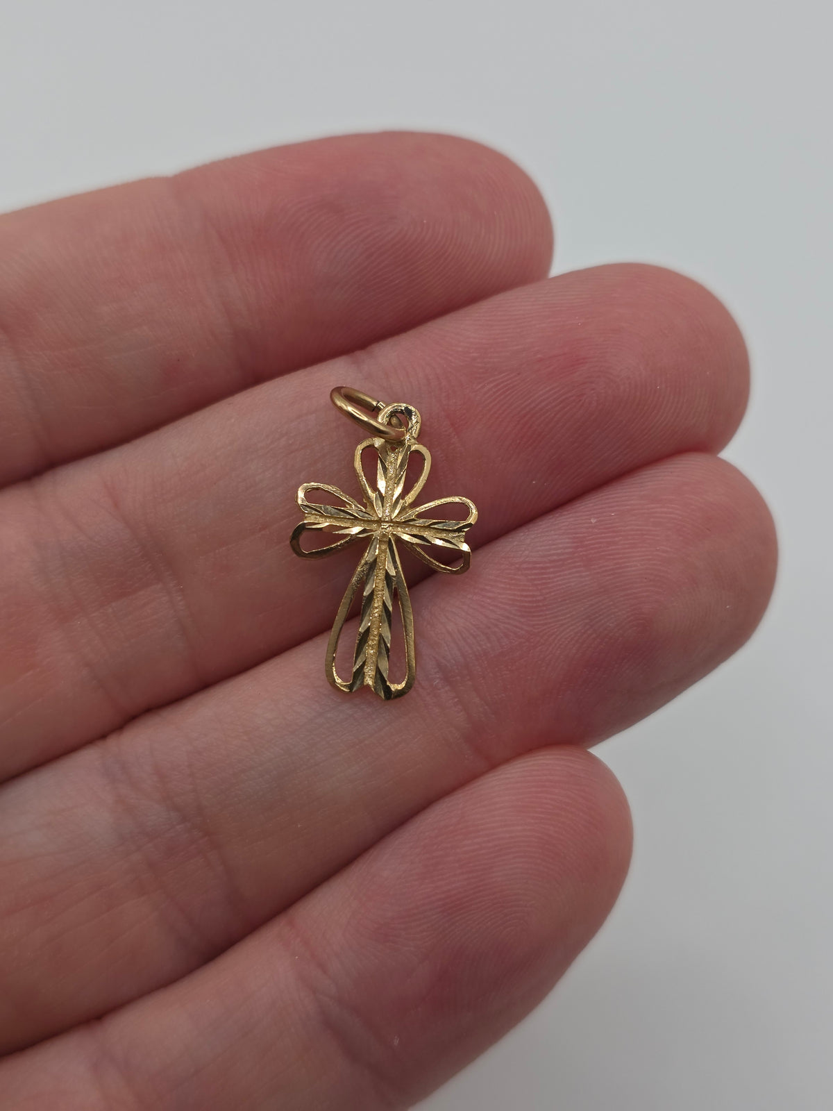 9ct gold cross pendant
