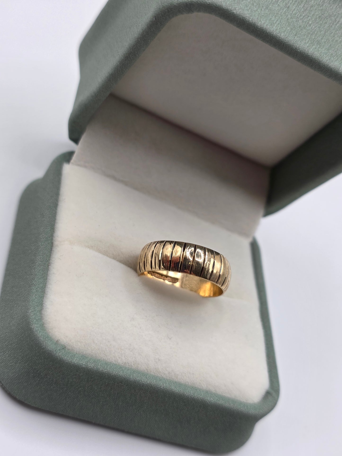9ct gold ring