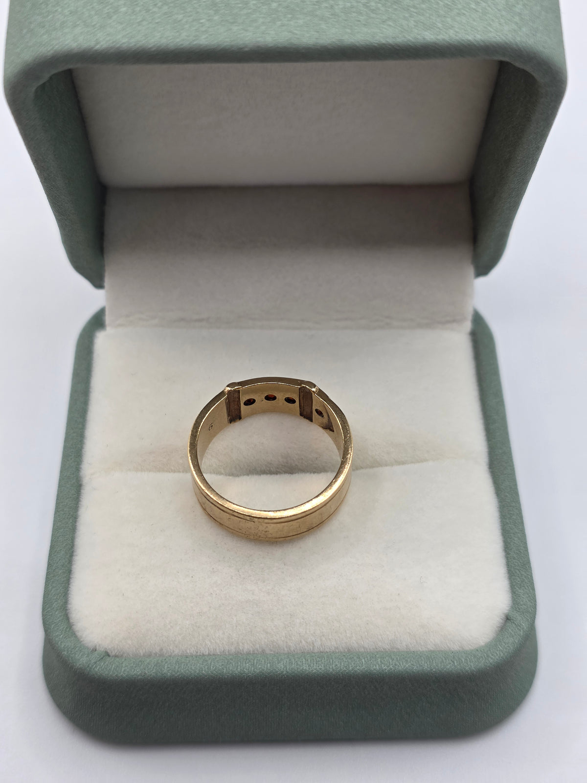 Heavy 9ct gold garnet buckle ring