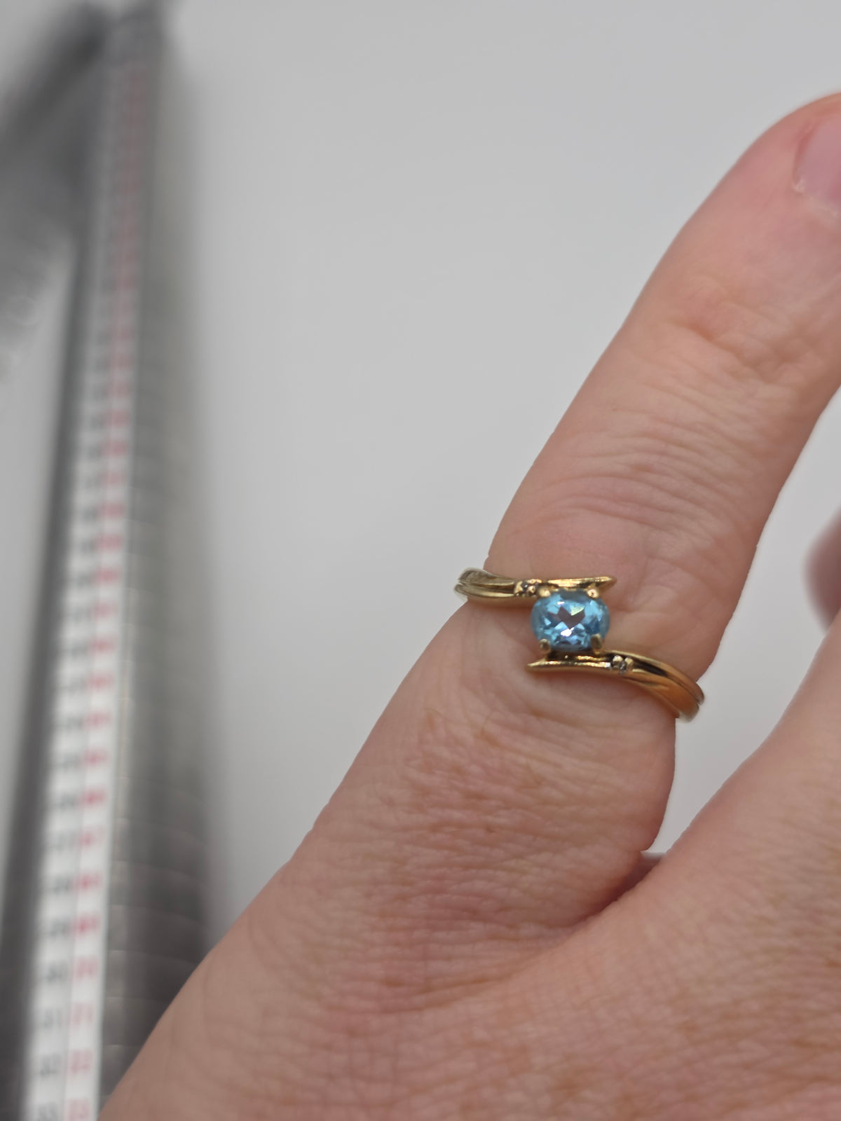 9ct gold topaz ring