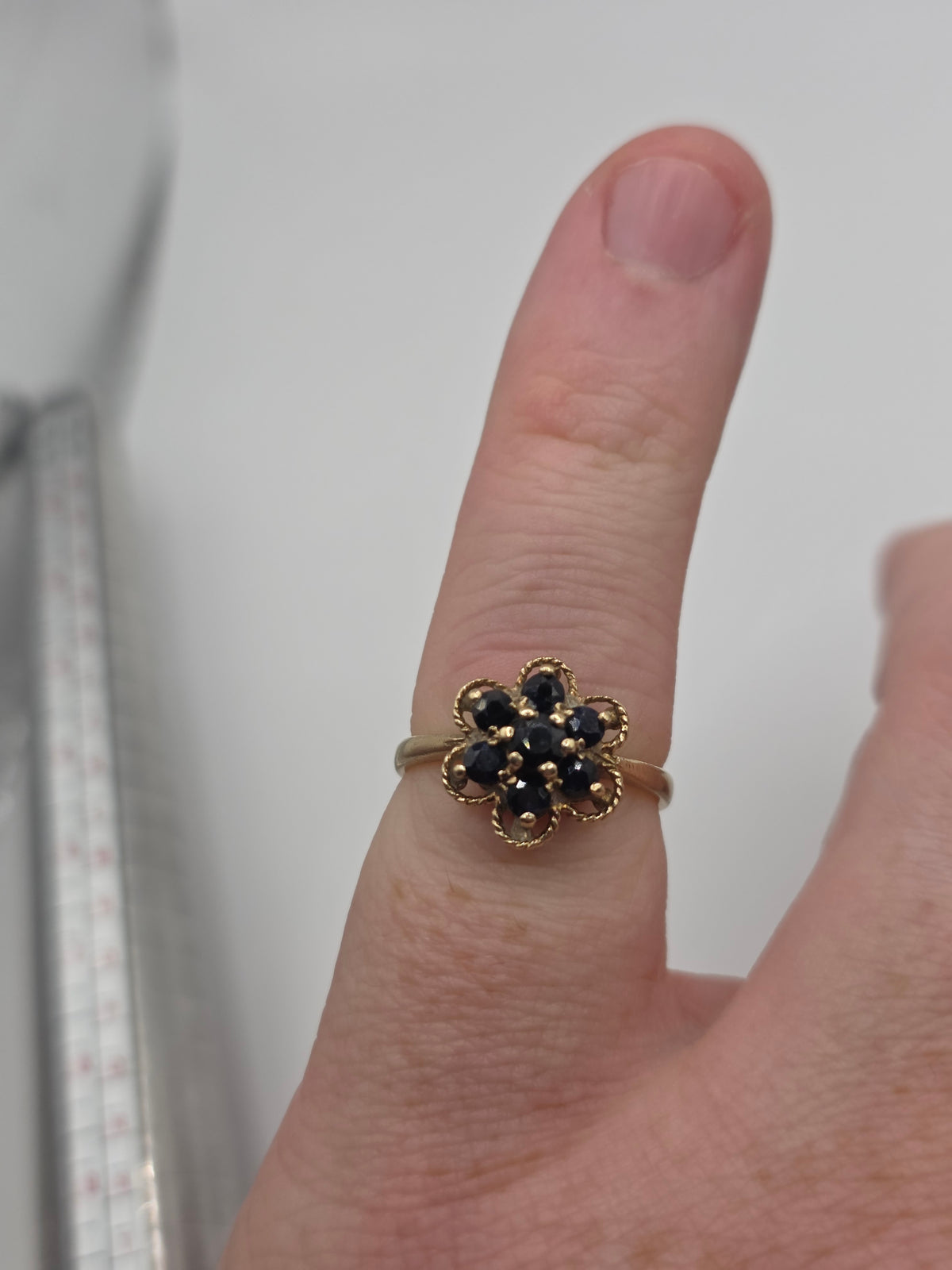 9ct gold sapphire ring