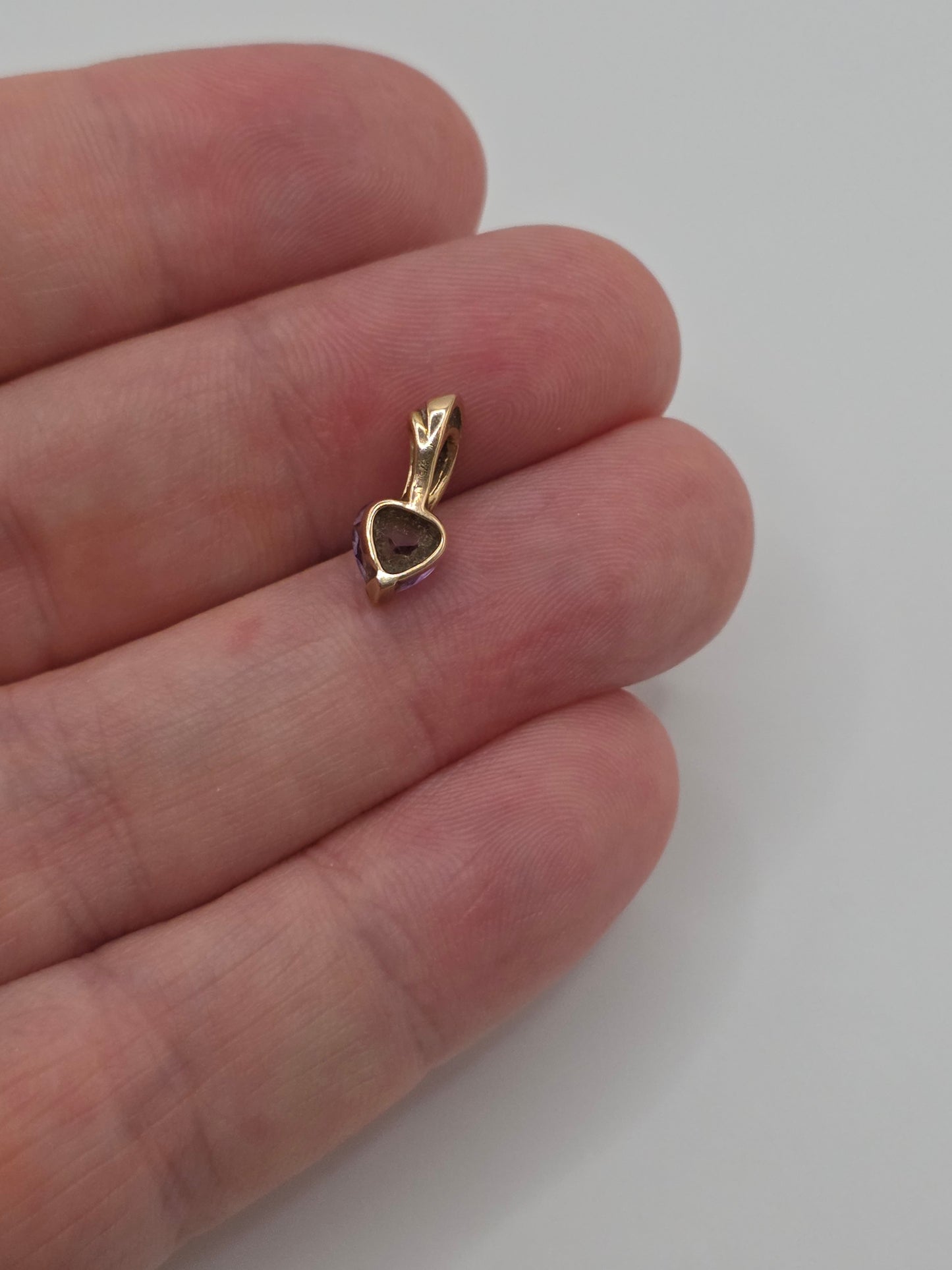 9ct gold amethyst and diamond pendant