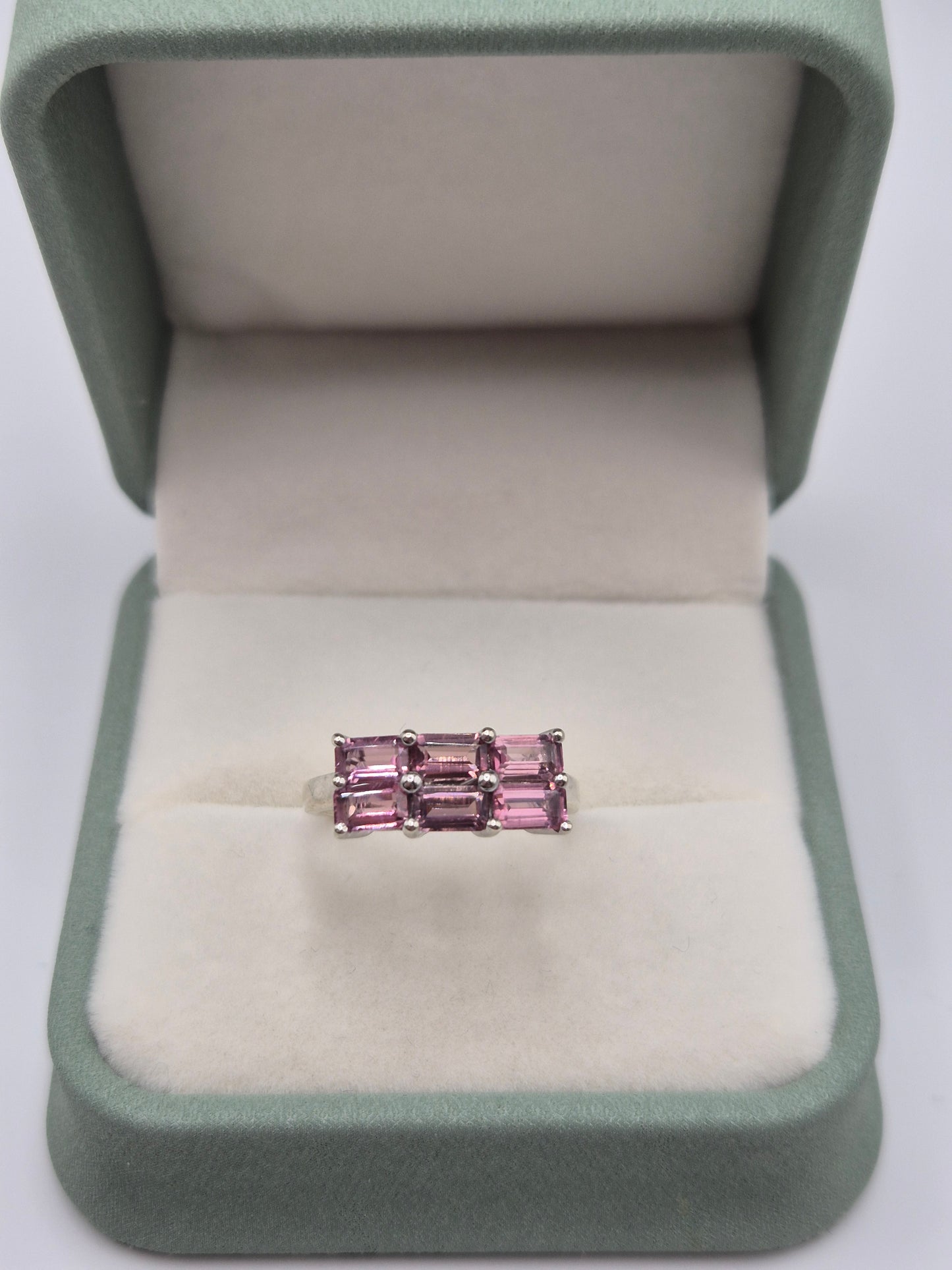 9ct white gold tourmaline ring