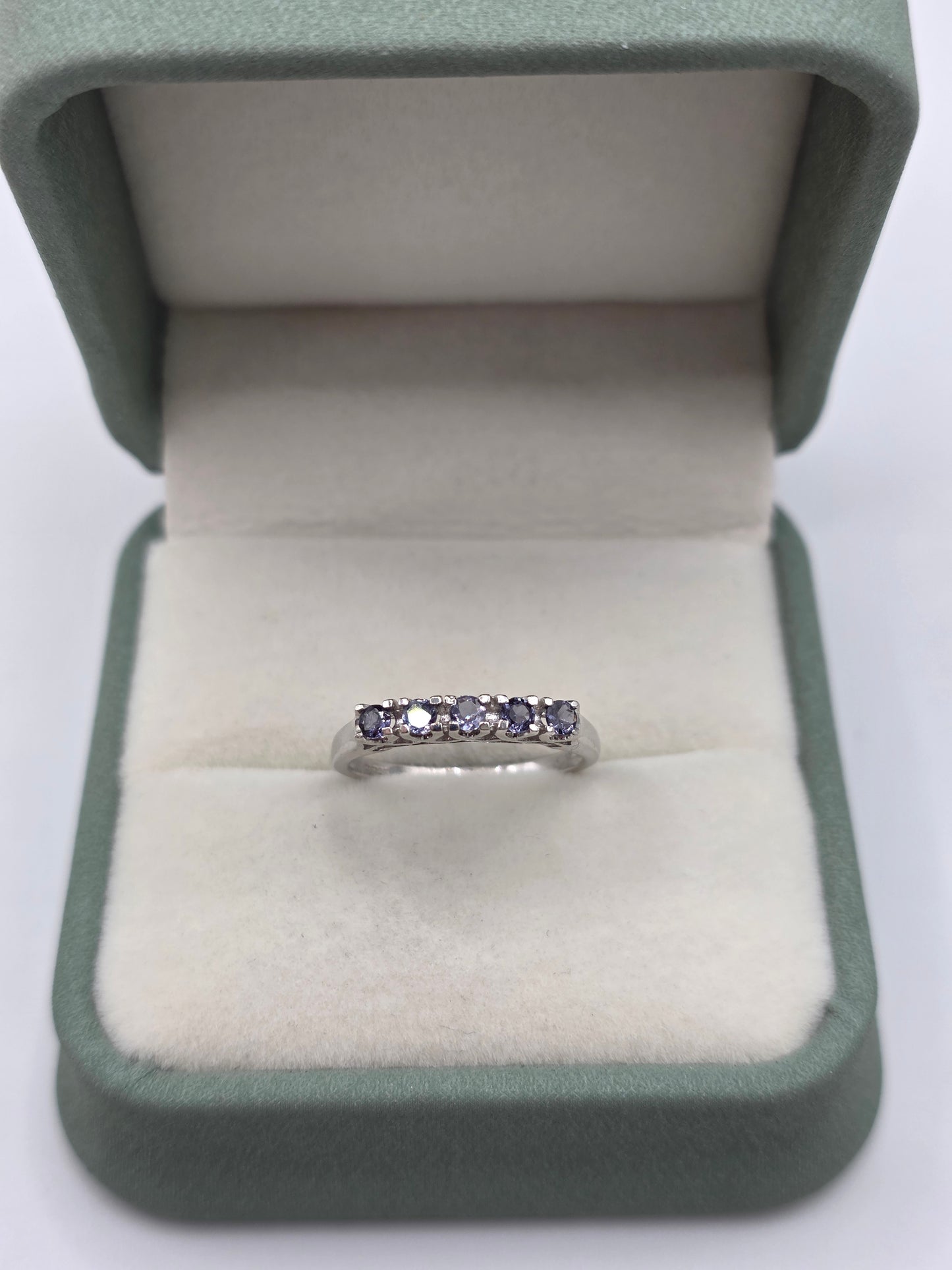 9ct white gold green tourmaline ring