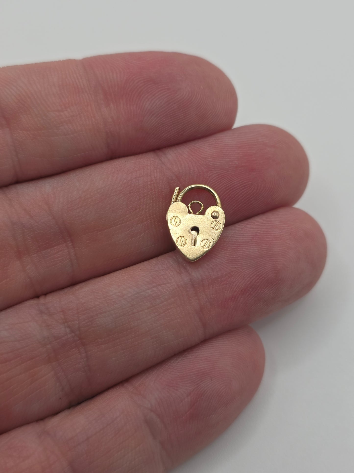 9ct gold padlock 17
