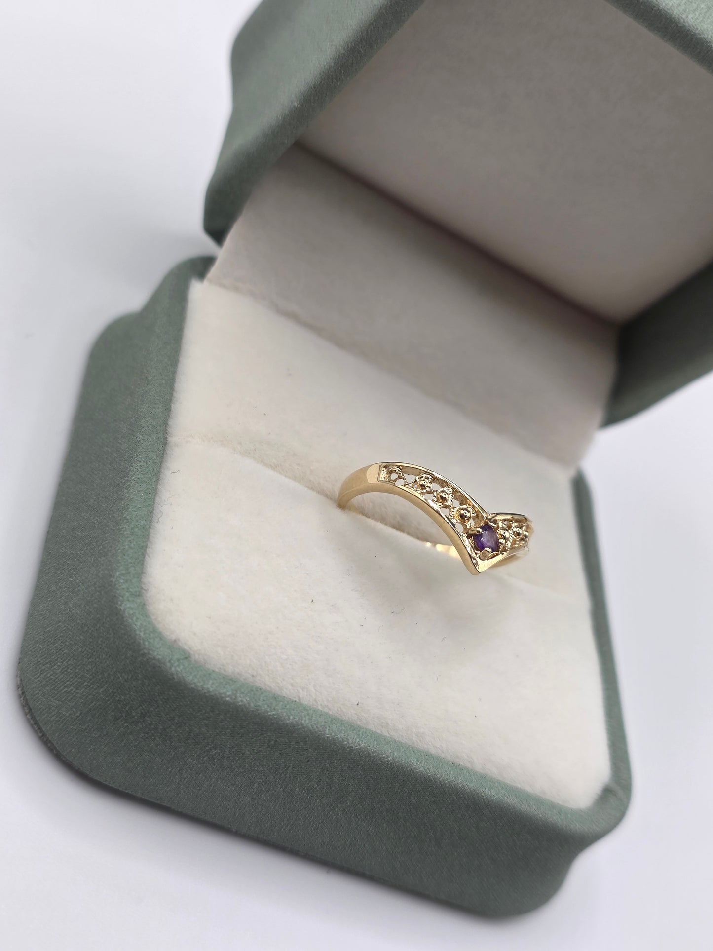 9ct gold amethyst wishbone ring