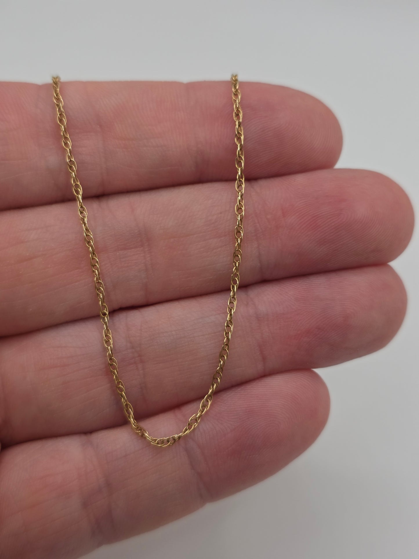 9ct gold chain (100)