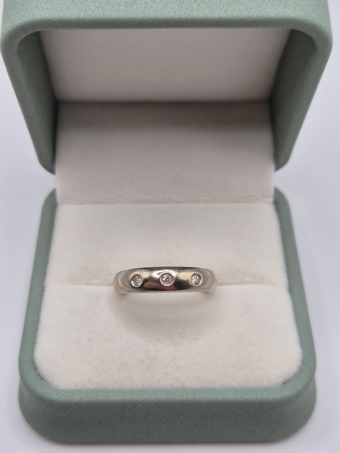 9ct white gold diamond ring